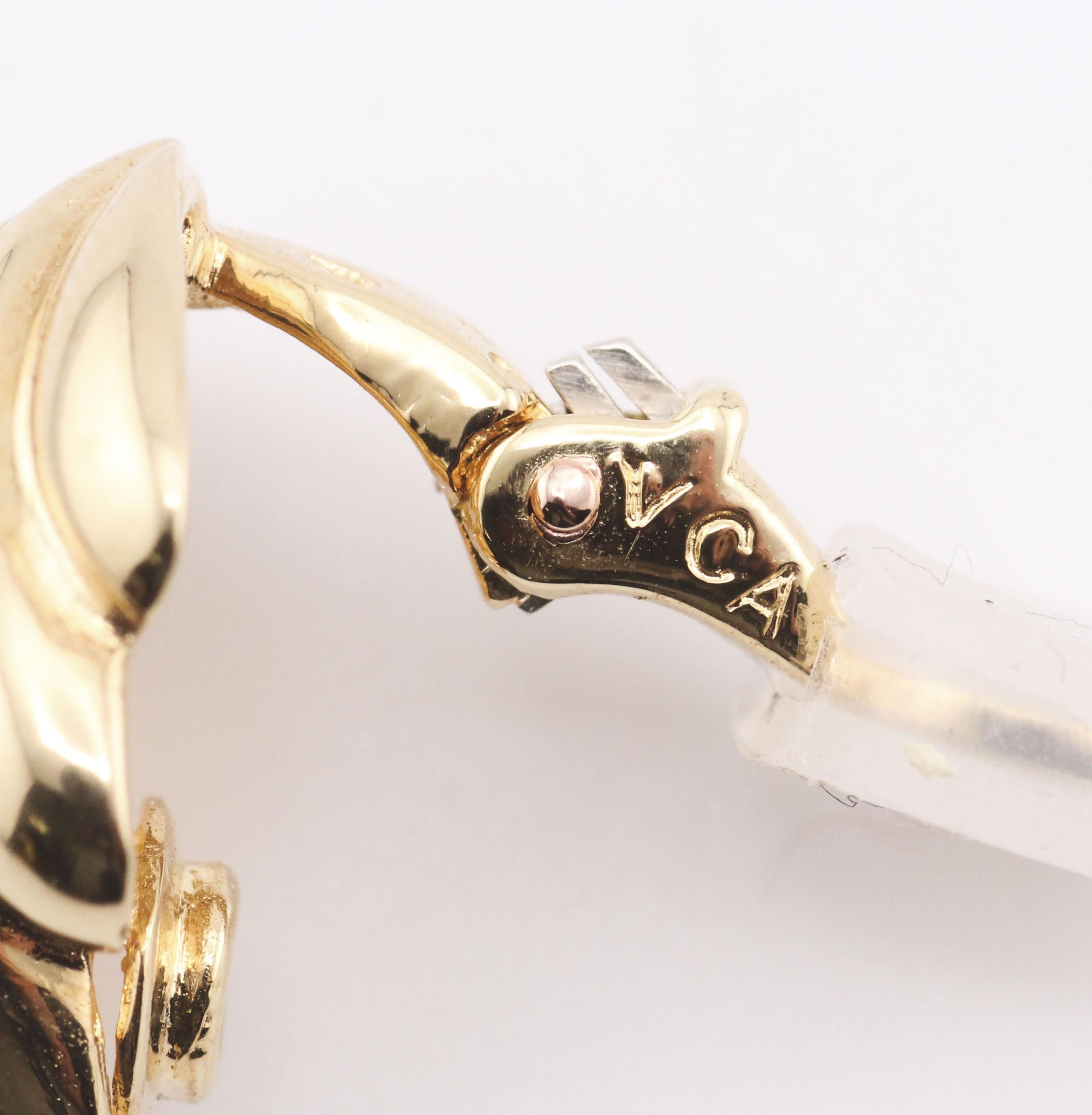 Donna Orecchini Van Cleef & Arpels in oro giallo 18 carati con smerlo in vendita