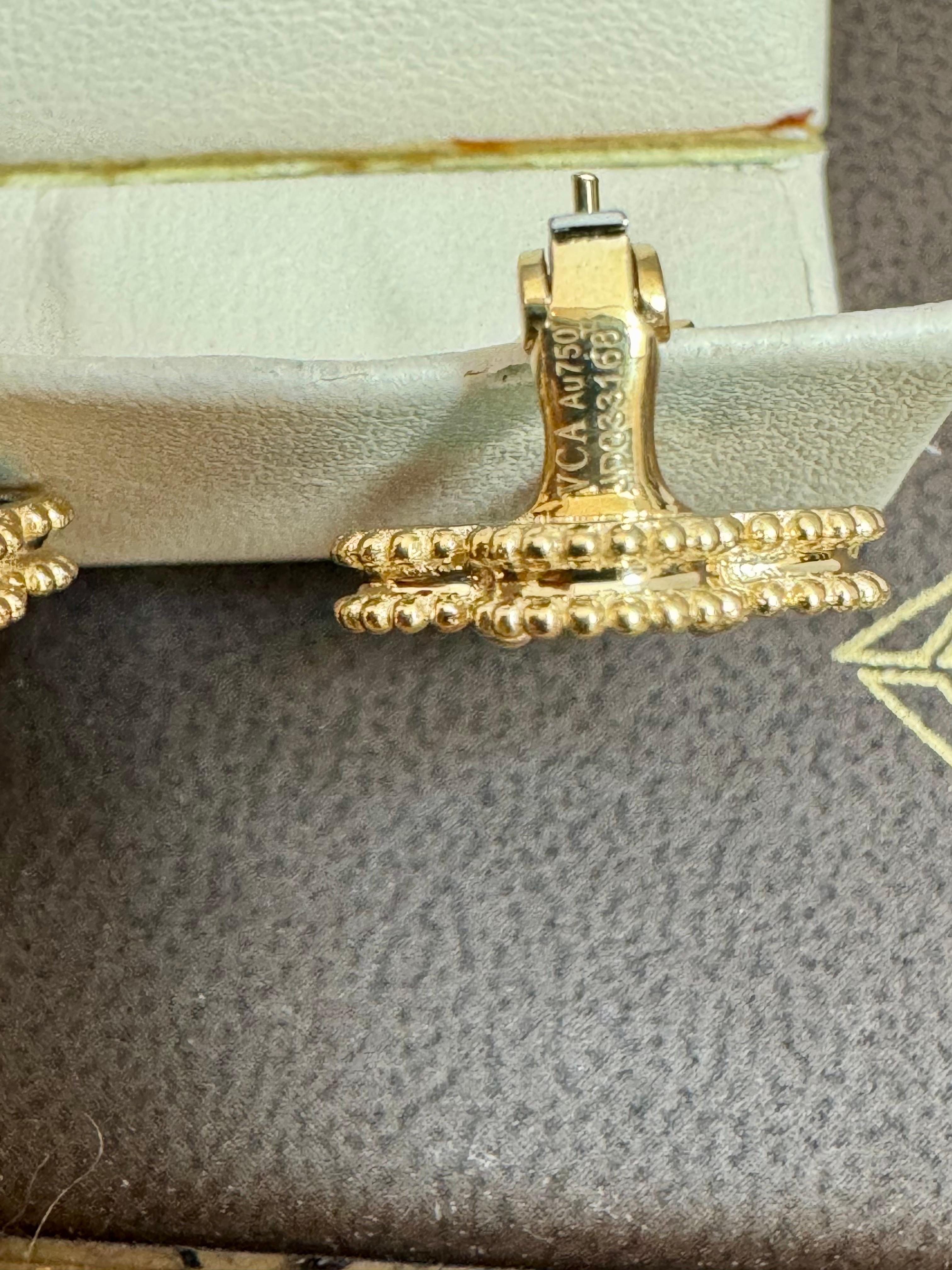 VAN CLEEF & ARPELS Orecchini Alhambra d'epoca in oro giallo 18k con turchese 10
