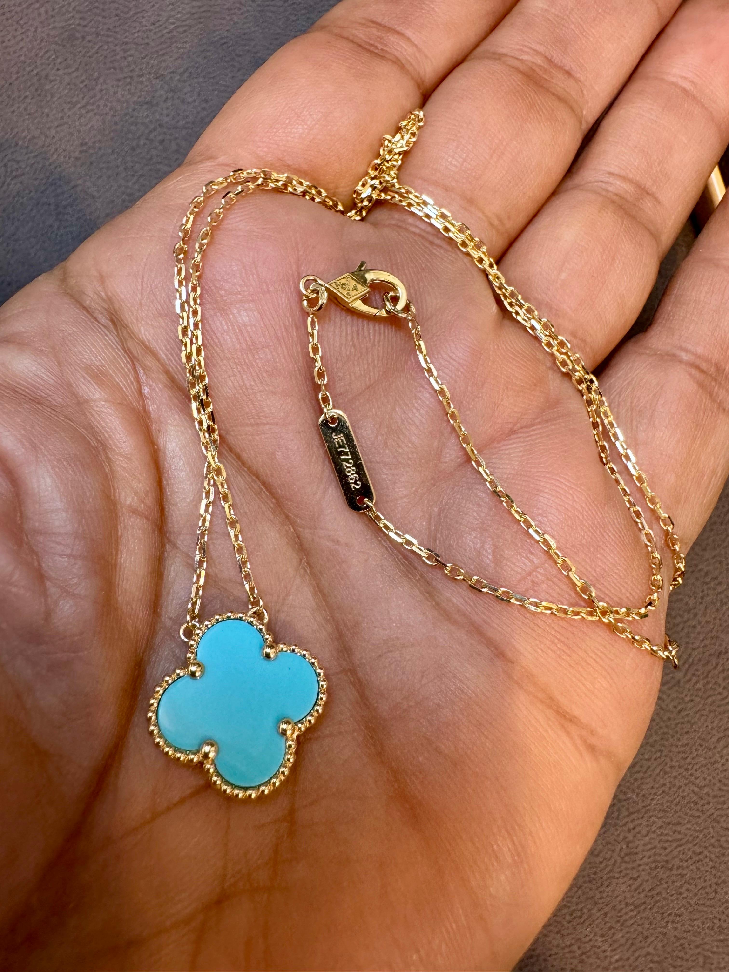 VAN CLEEF & ARPELS 18k Yellow Gold Turquoise  Vintage Alhambra Pendant 7