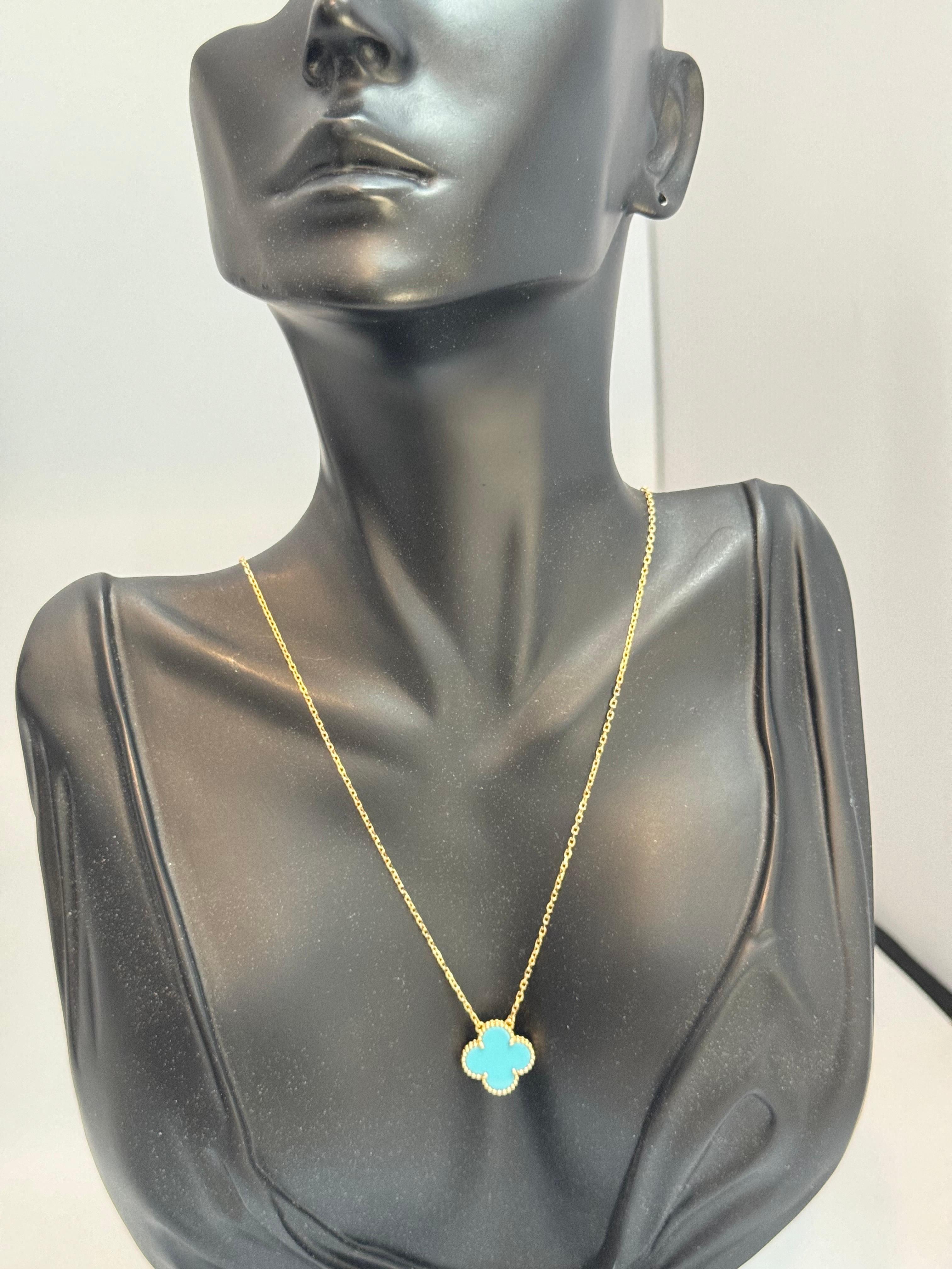 Women's VAN CLEEF & ARPELS 18k Yellow Gold Turquoise  Vintage Alhambra Pendant