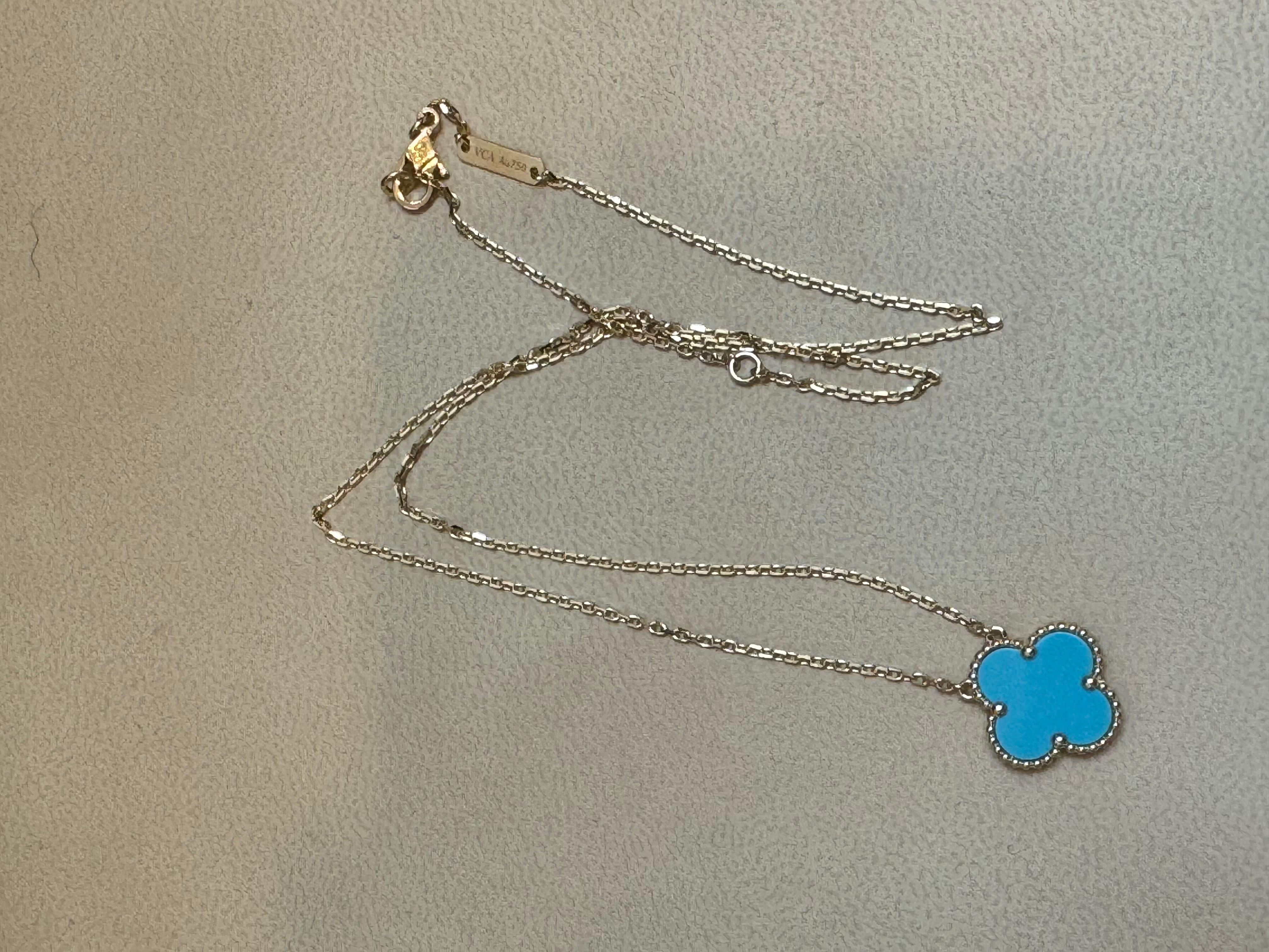 VAN CLEEF & ARPELS 18k Yellow Gold Turquoise  Vintage Alhambra Pendant 4