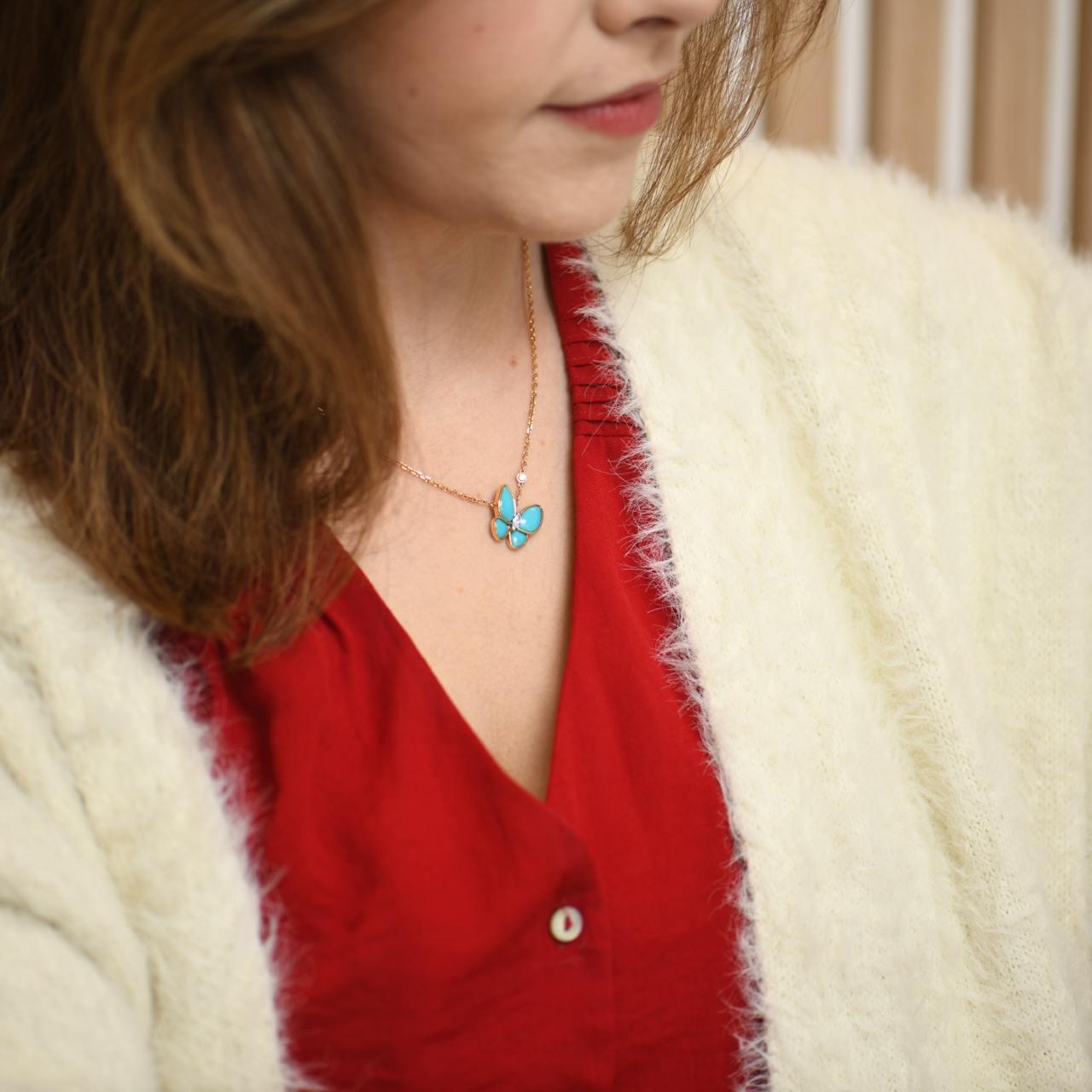 Non taillé Van Cleef & Arpels Pendentif en or jaune 18 carats avec deux papillons et diamants en vente