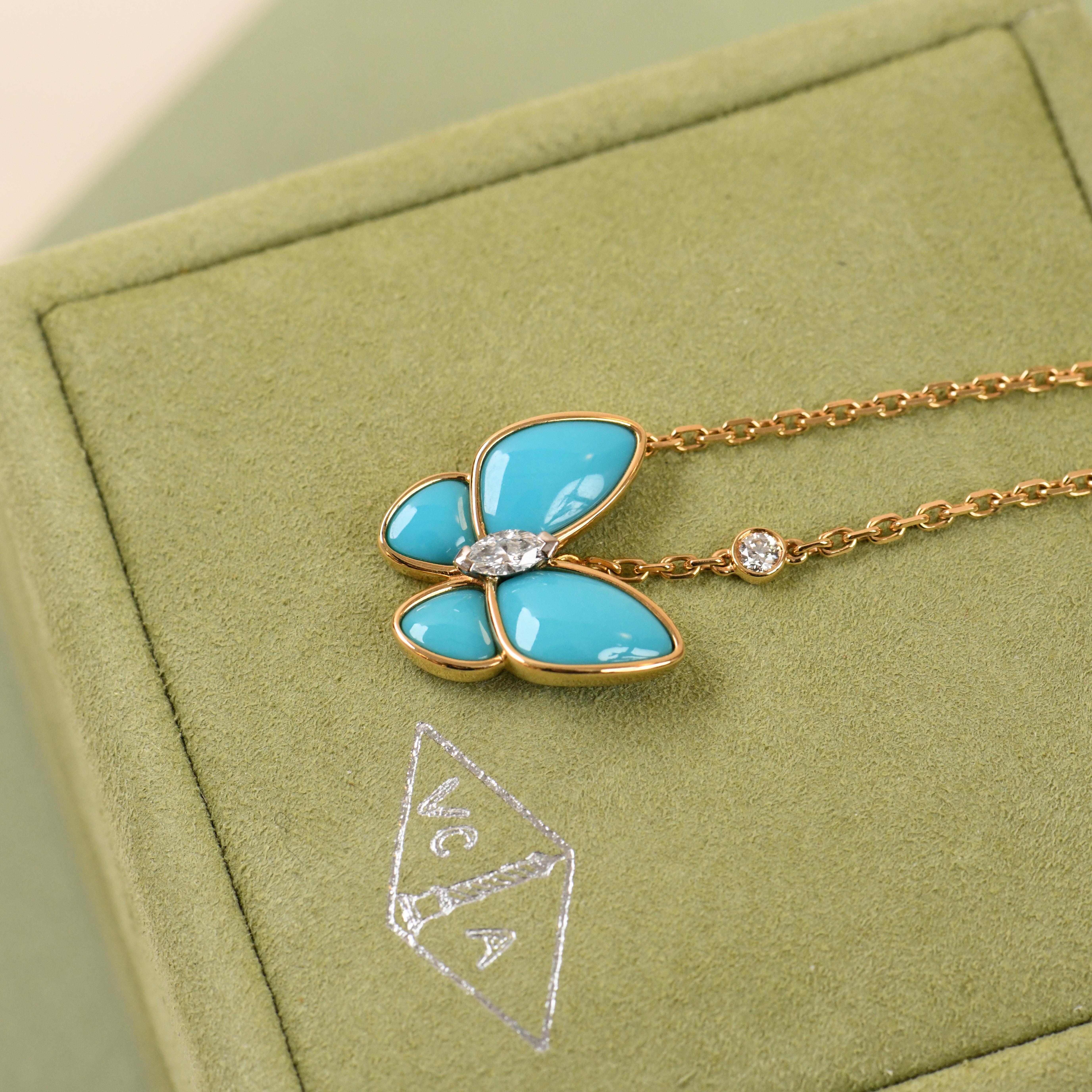 Van Cleef & Arpels Pendentif en or jaune 18 carats avec deux papillons et diamants Excellent état - En vente à Banbury, GB