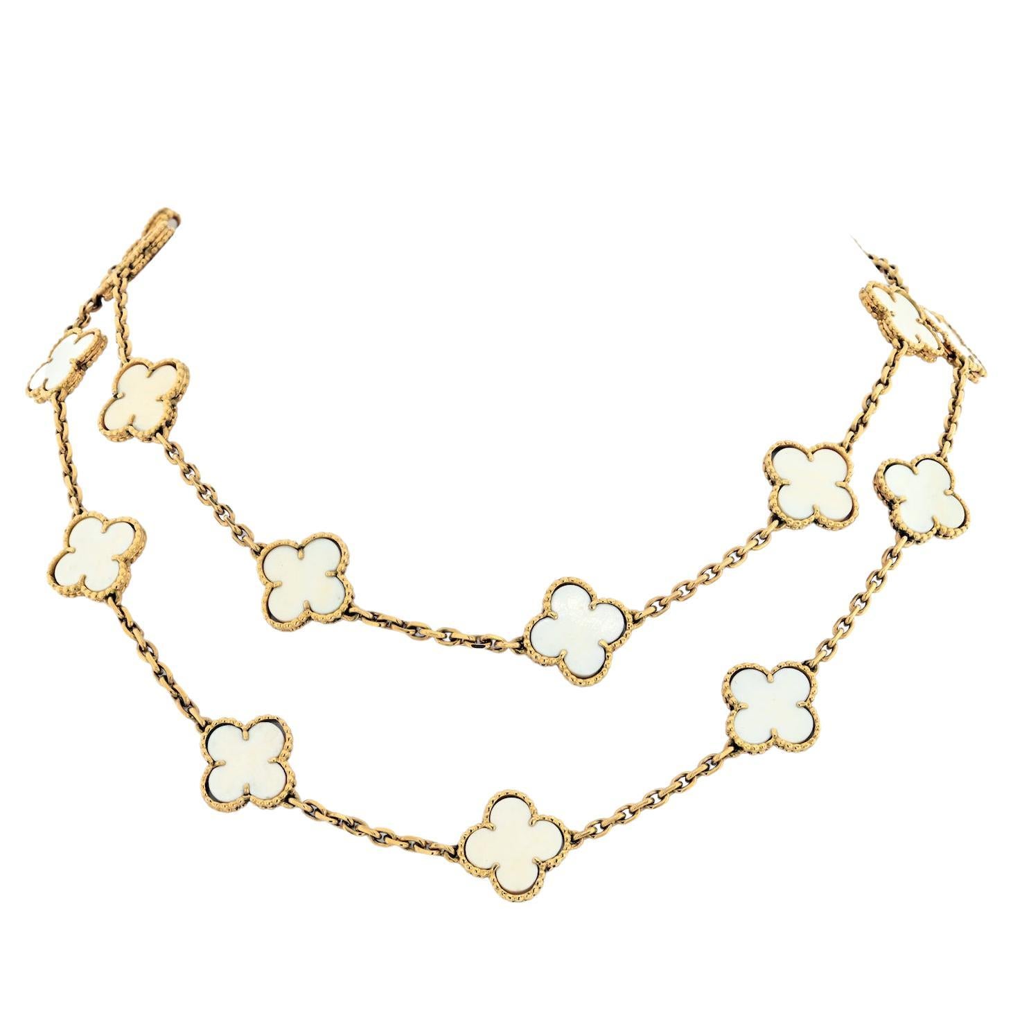 Van Cleef & Arpels 18K Yellow Gold Vintage 20 Motif Alhambra 1985 Coral Necklace For Sale