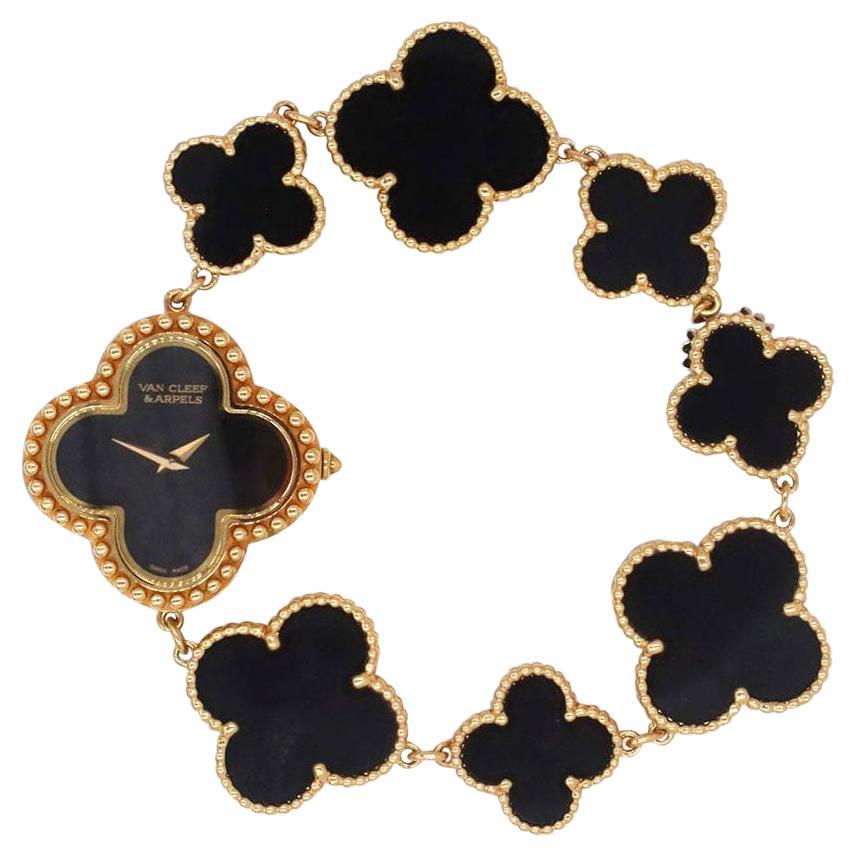 Van Cleef & Arpels Montre vintage Alhambra en or jaune 18 carats et onyx pour femmes