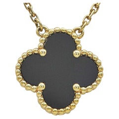 Van Cleef & Arpels Collier pendentif Onyx Vintage Alhambra en or jaune 18K