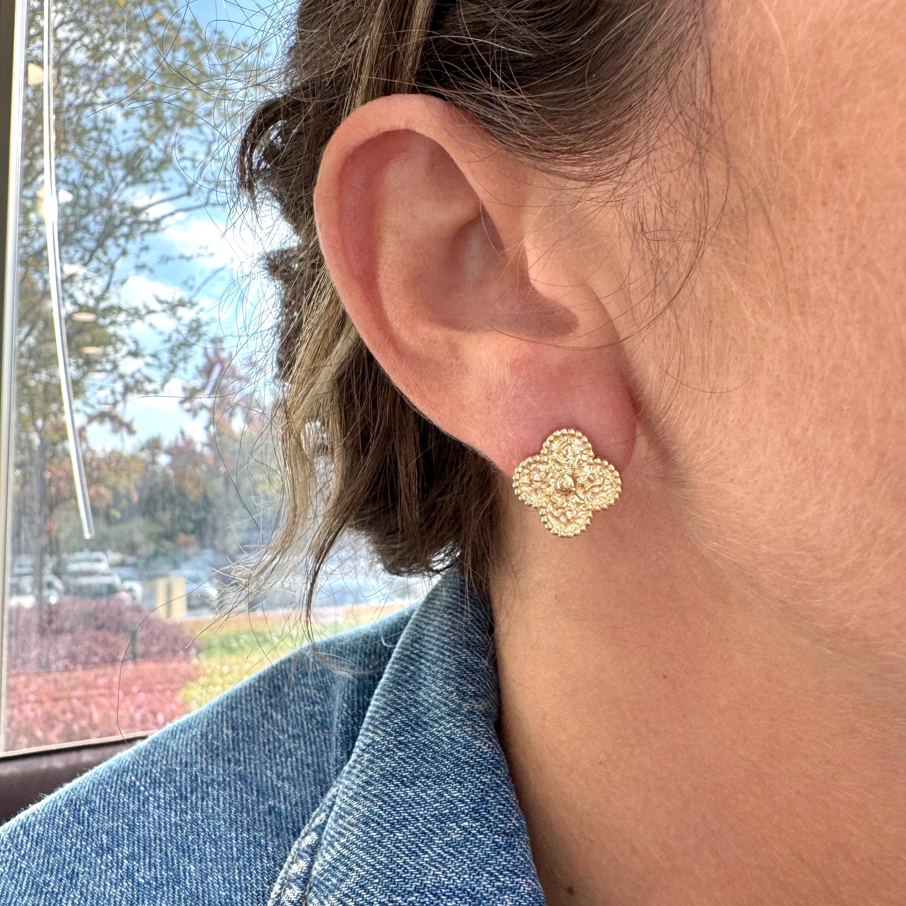 Van Cleef & Arpels 18 Karat Gelbgold Vintage Alhambra Ohrstecker 3