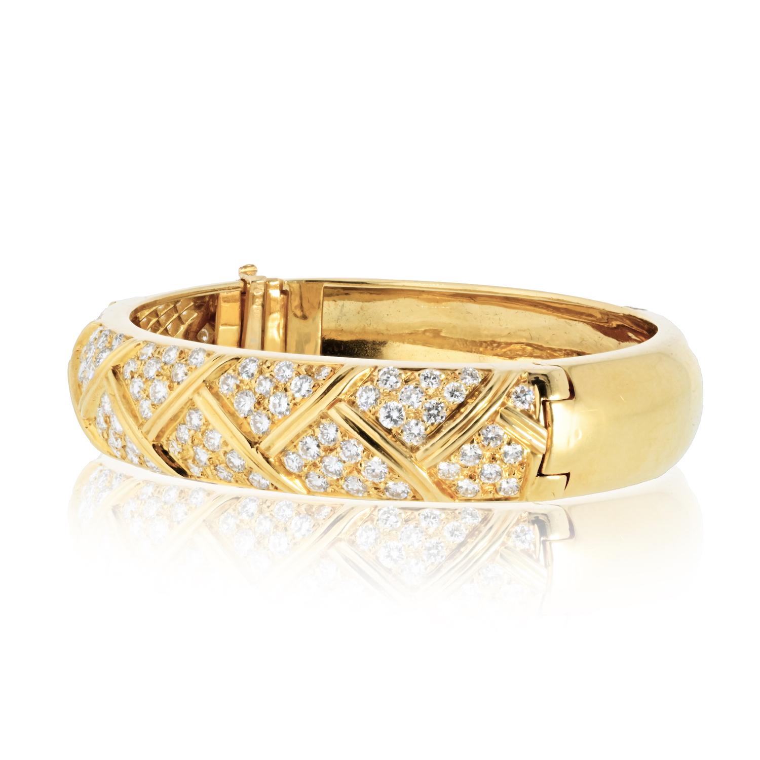 Modern Van Cleef & Arpels 18K Yellow Gold Vintage Diamond Bangle Bracelet For Sale