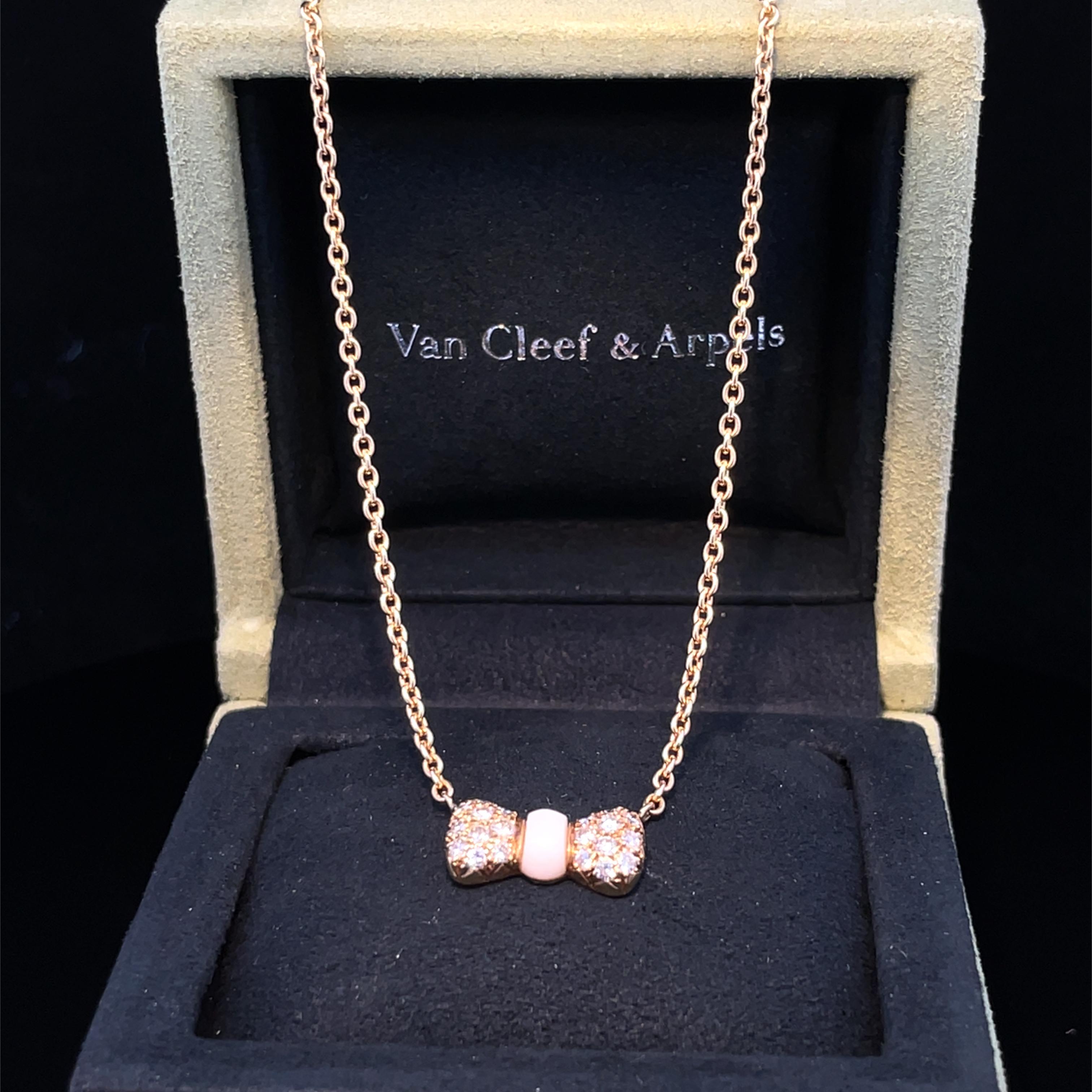 Indulge in the exquisite elegance of the Van Cleef & Arpels Pendant Necklace, a stunning piece that effortlessly combines sophistication with a touch of whimsy. Crafted from luxurious 18k yellow gold, this necklace features a delicate bow design