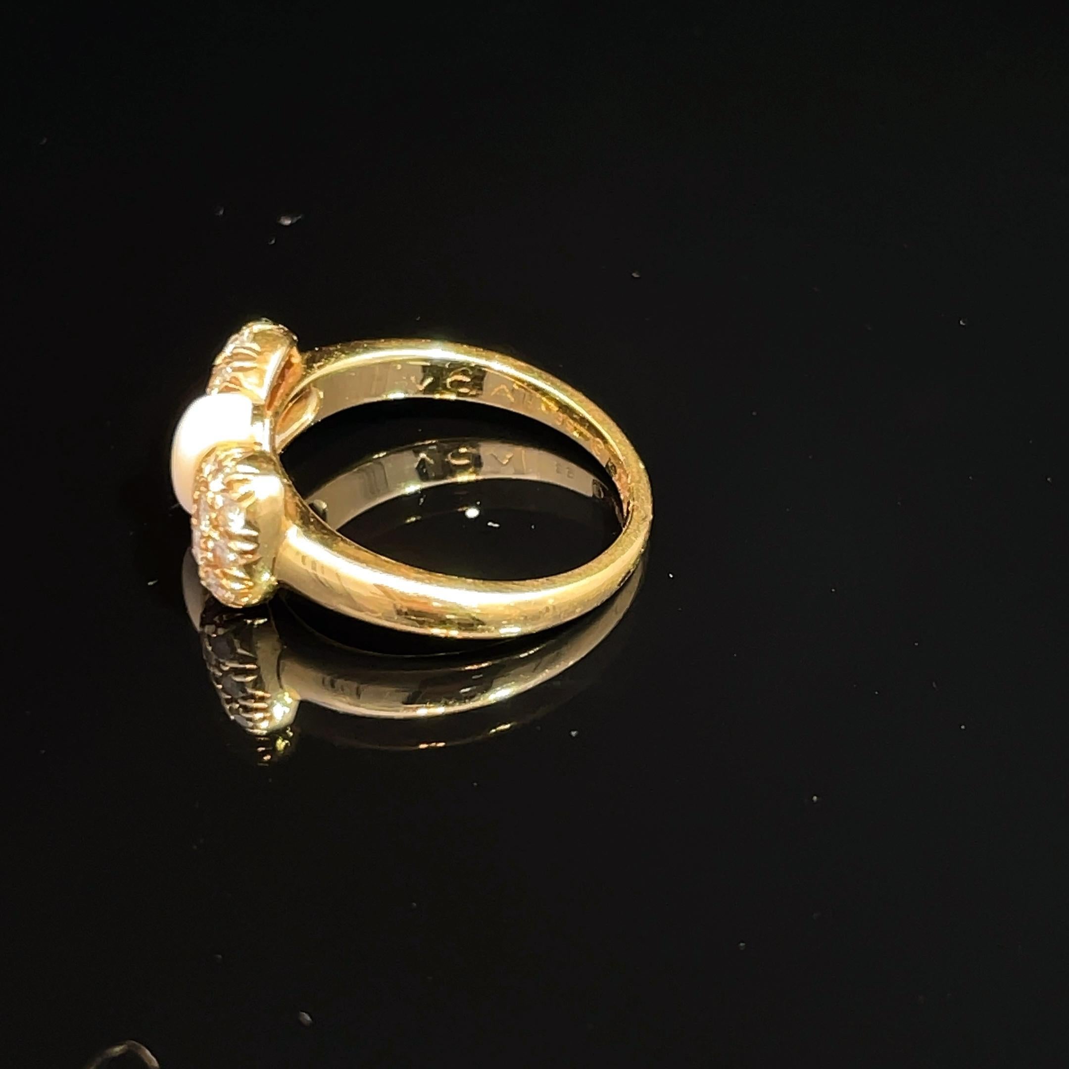 Round Cut Van Cleef & Arpels 18k Yellow Gold White Coral & Diamond Bow Ring For Sale