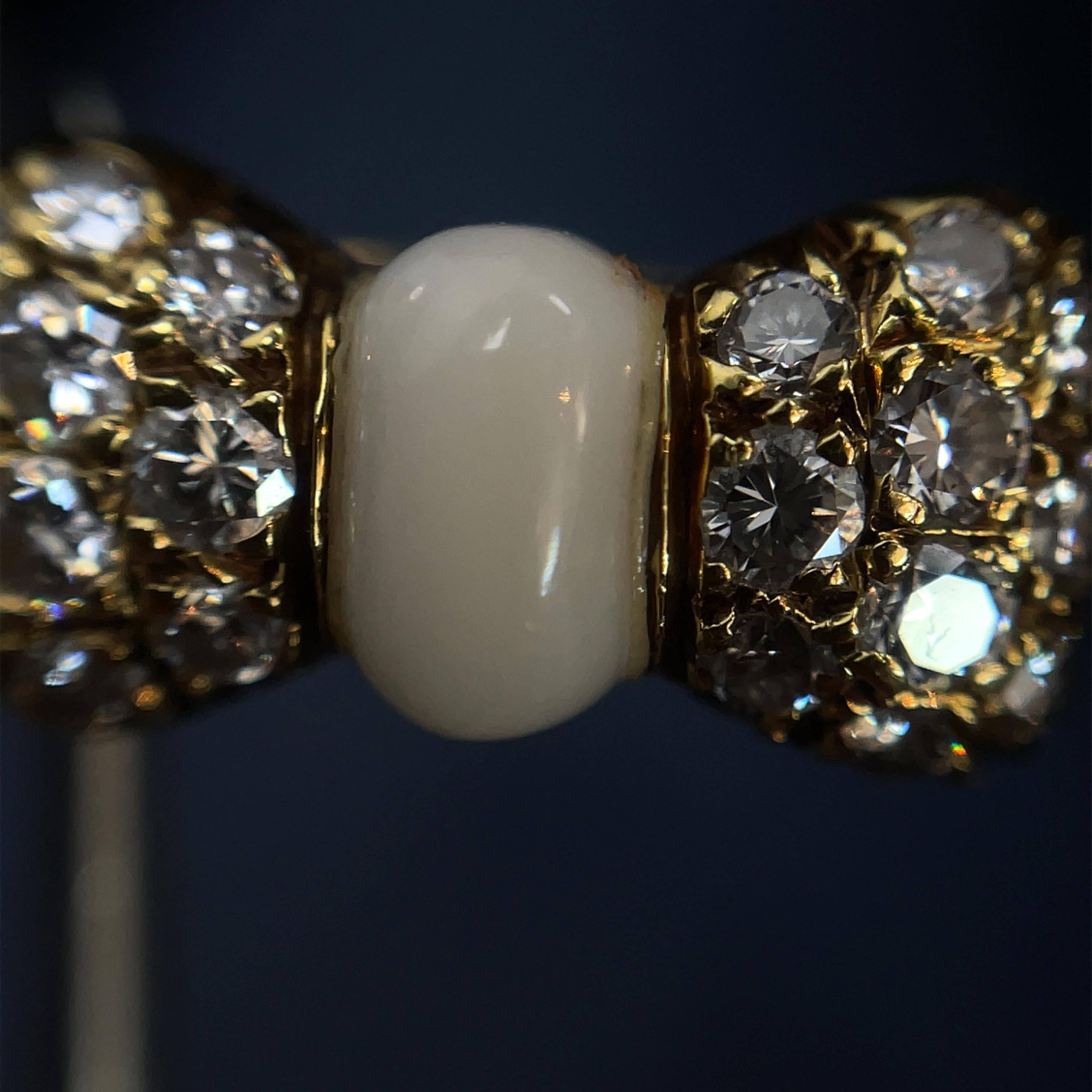 Van Cleef & Arpels 18k Yellow Gold White Coral & Diamond Bow Ring For Sale 1