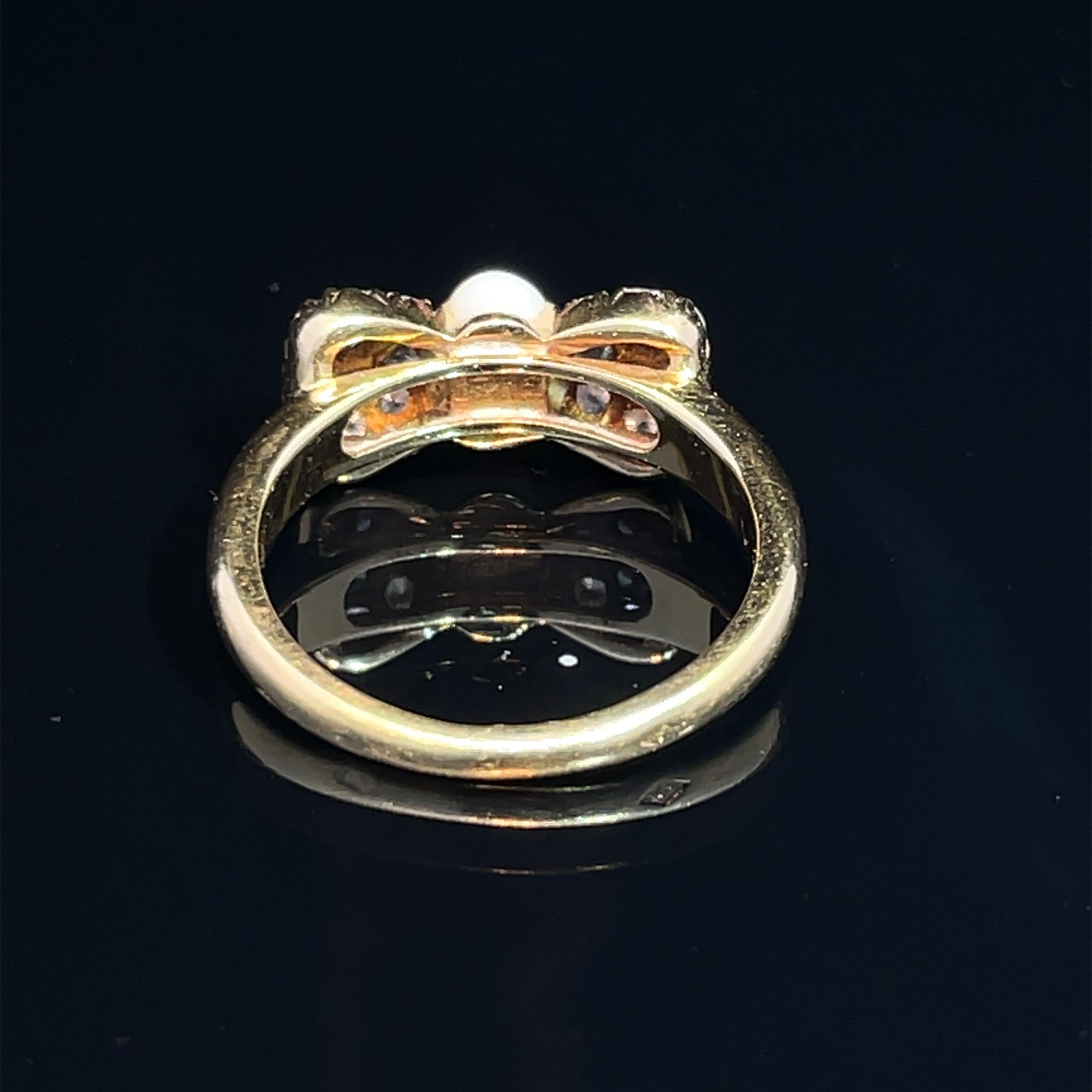 Van Cleef & Arpels 18k Yellow Gold White Coral & Diamond Bow Ring For Sale 3