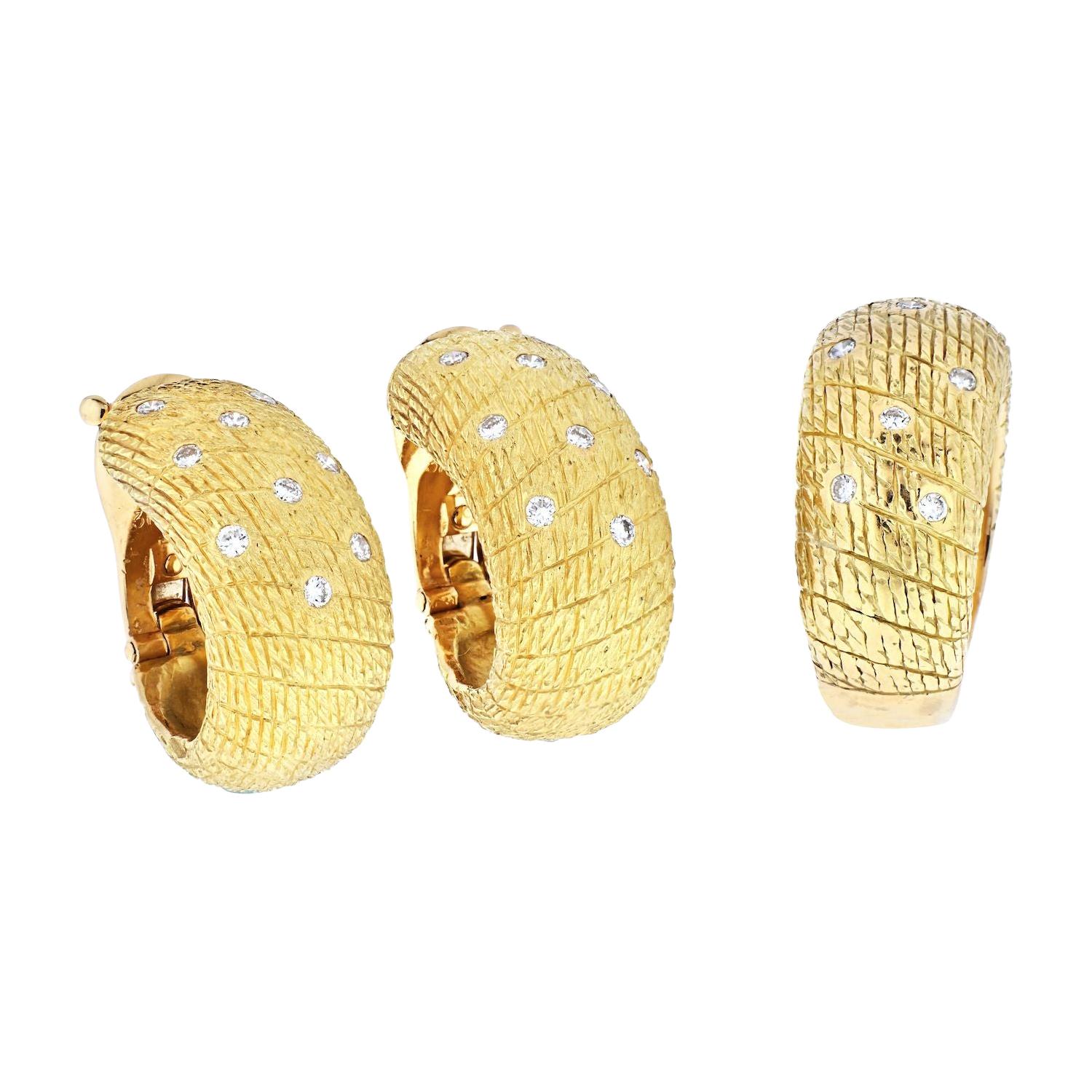 Van Cleef & Arpels, boucles d'oreilles et bague en or jaune 18 carats serties de diamants, annes 1970