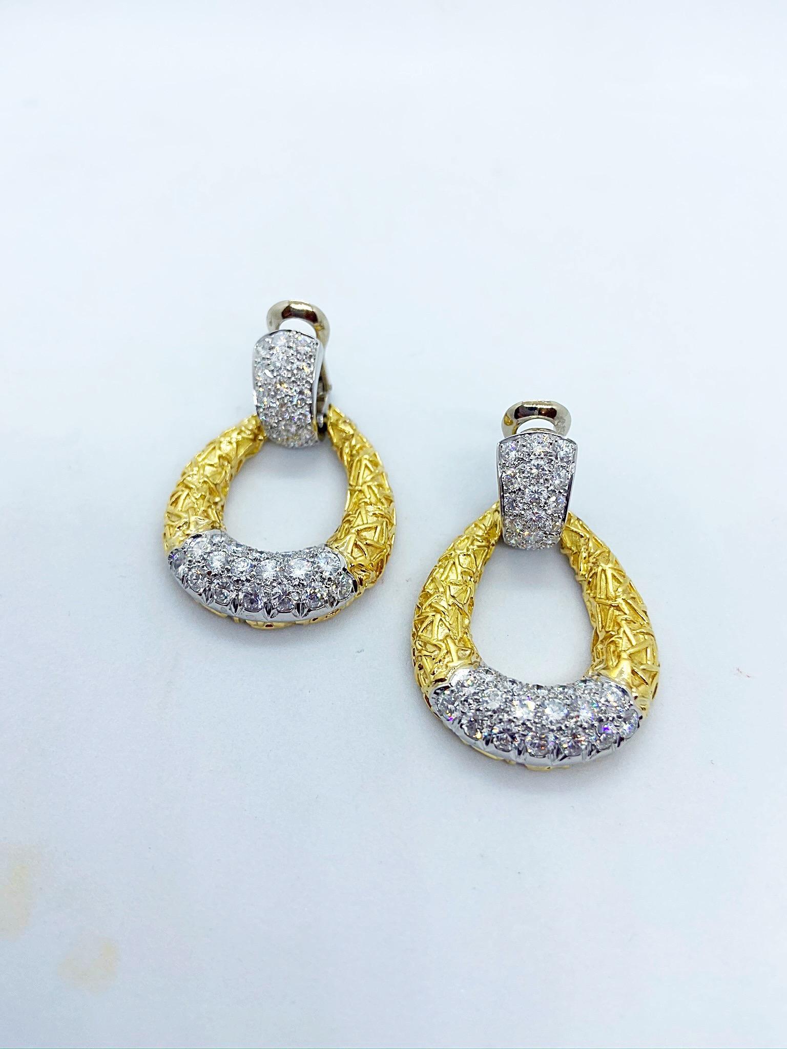Van Cleef & Arpels 18KT Chevalerie 1970s Doorknocker Earrings 5.50Ct. Diamonds In Excellent Condition In New York, NY