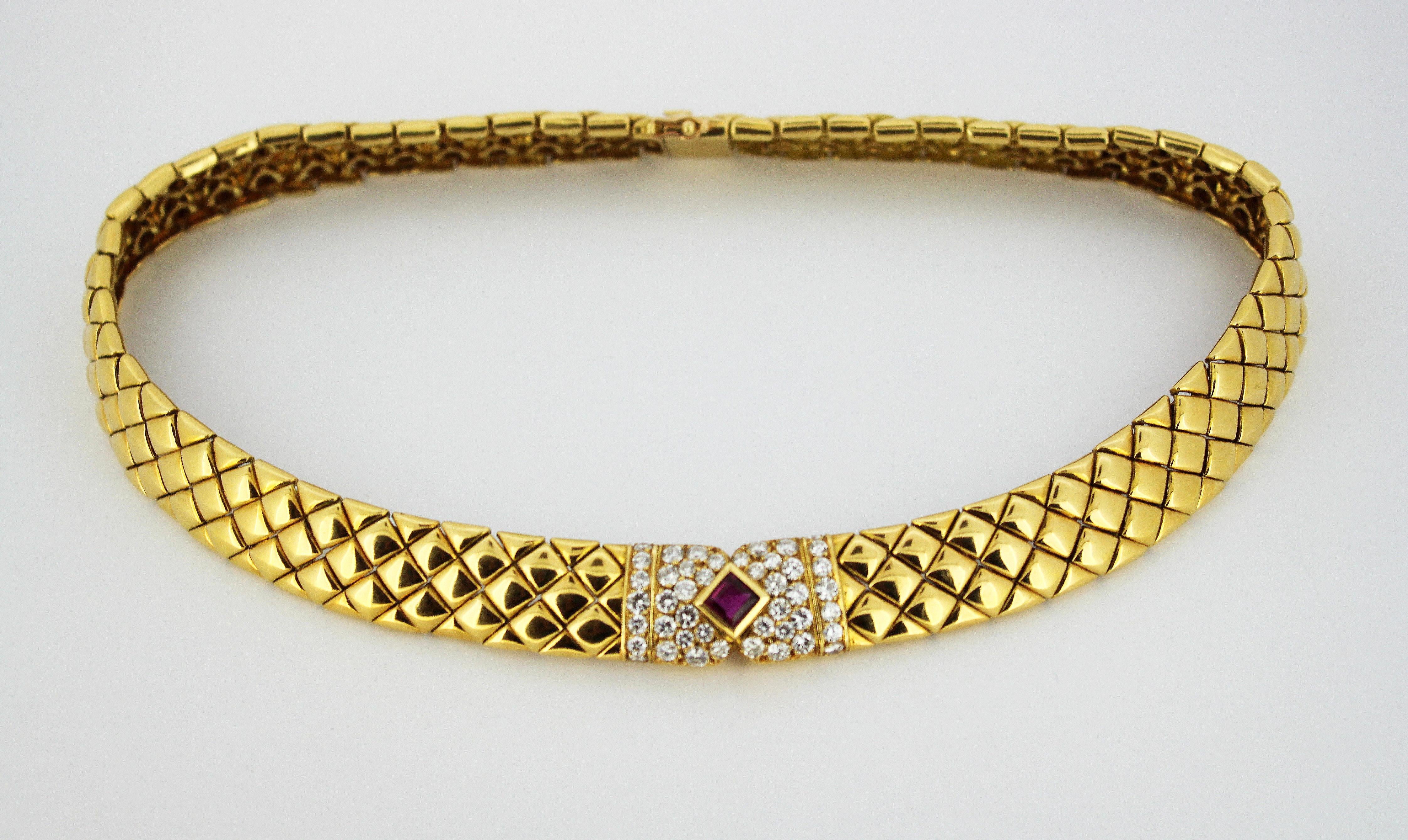 18kt gold choker necklace with ruby and diamonds.
Designer: Van Cleef & Arpels
Made in France Circa 2000's
Fully hallmarked.

Dimension - 
Necklace Length x Width : 37 x 1.4 cm
Weight : 99 grams

Ruby - 
Cut : Square
Size : 0.50 ct
Treatment :