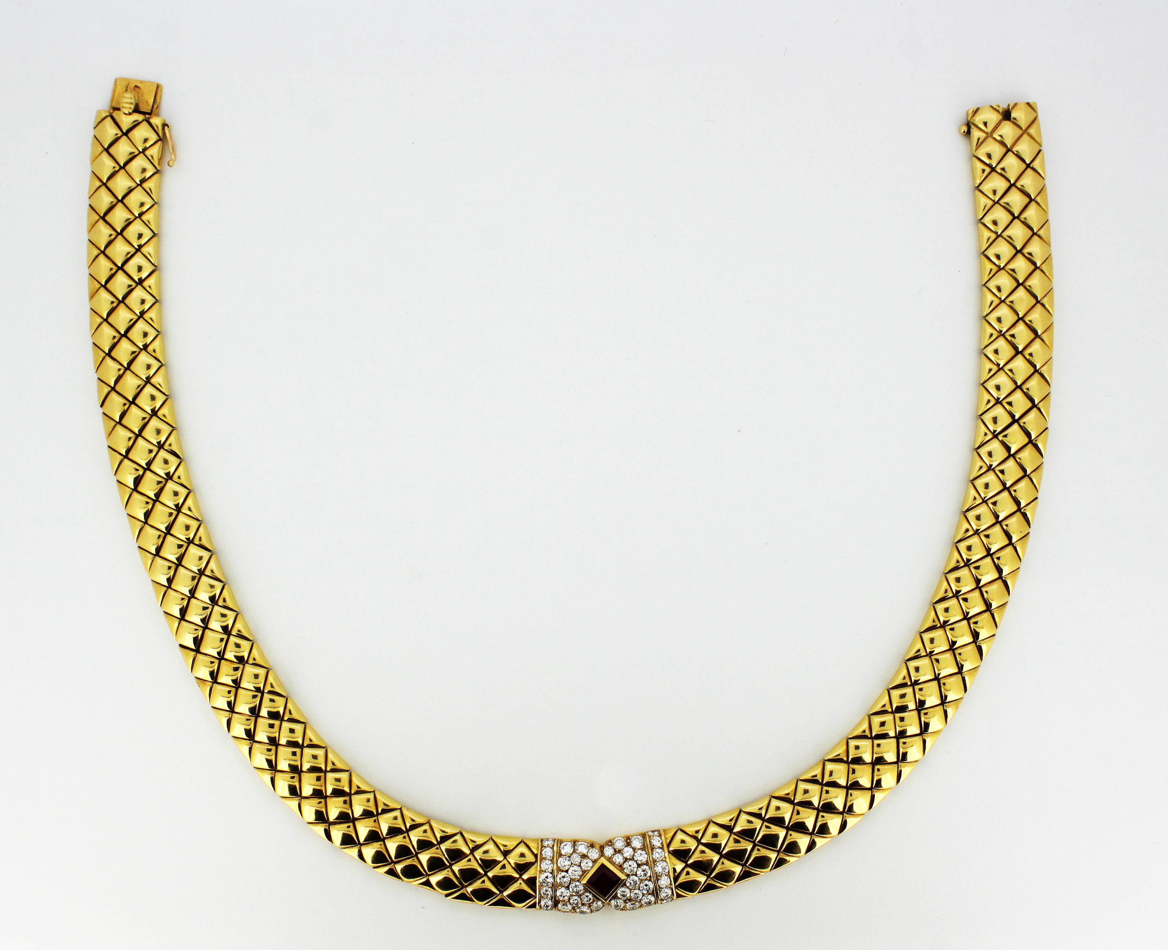 Van Cleef & Arpels, 18 Karat Gold Choker Necklace with Ruby and Diamonds, France In Good Condition In Braintree, GB