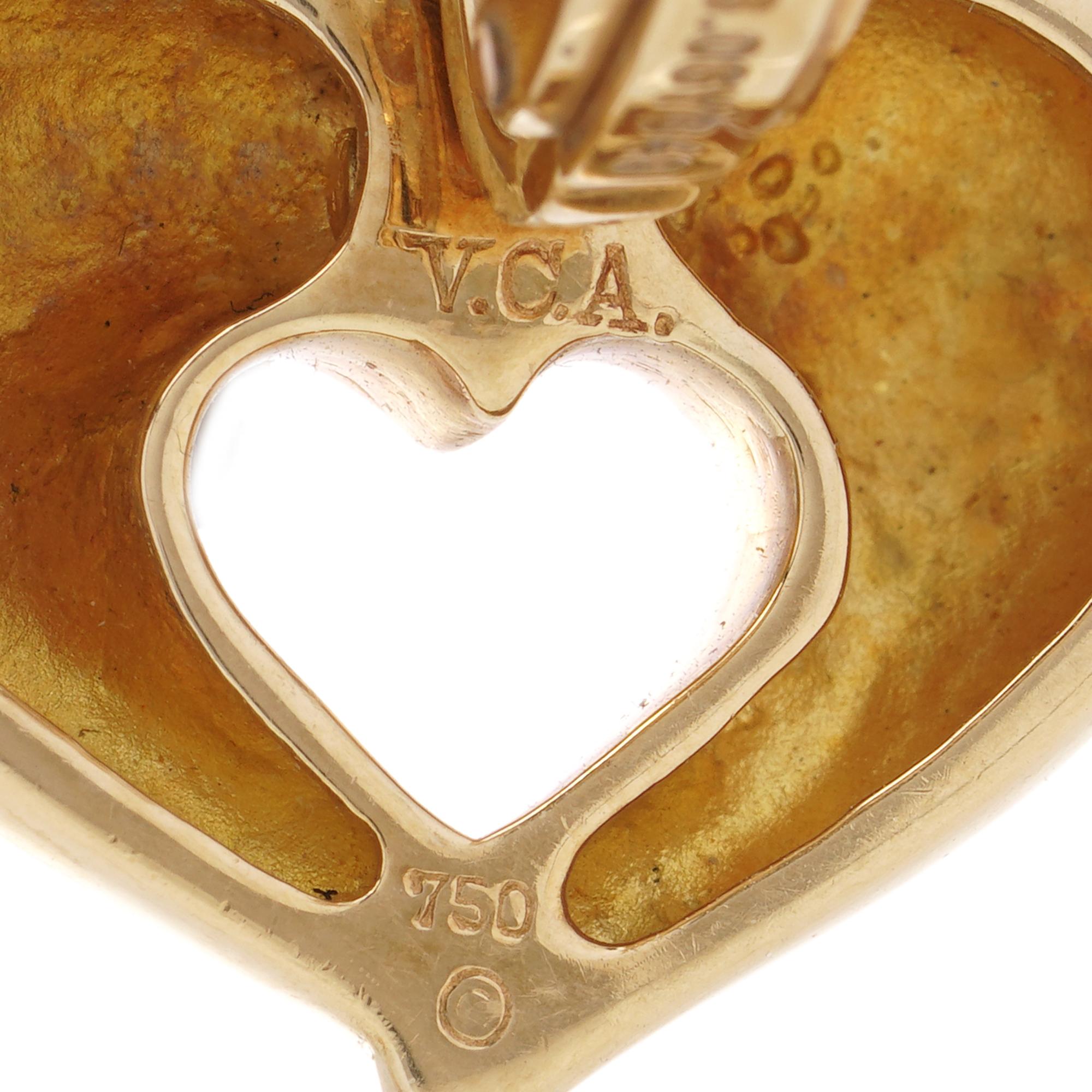 Van Cleef & Arpels Herz-Ohrclips aus 18 Karat Gold im Angebot 3