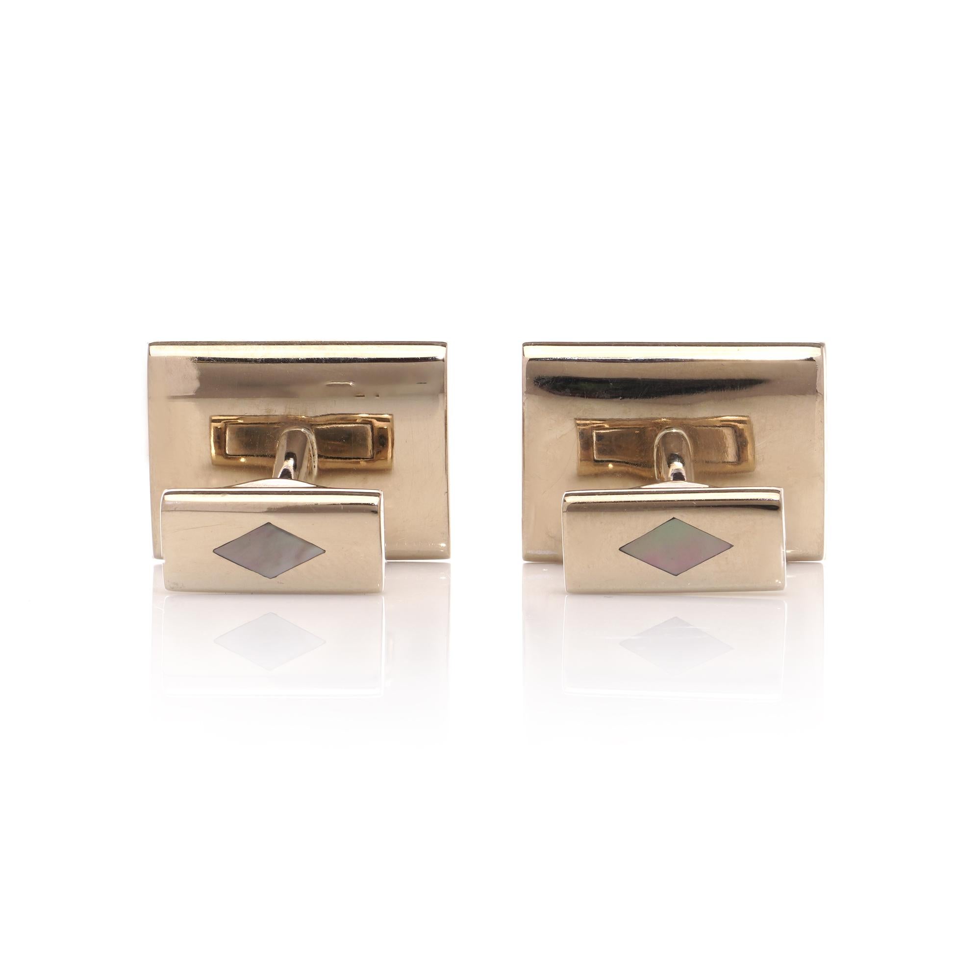 VAN CLEEF & ARPELS Gemelli in oro 18 carati con madreperla in vendita 1