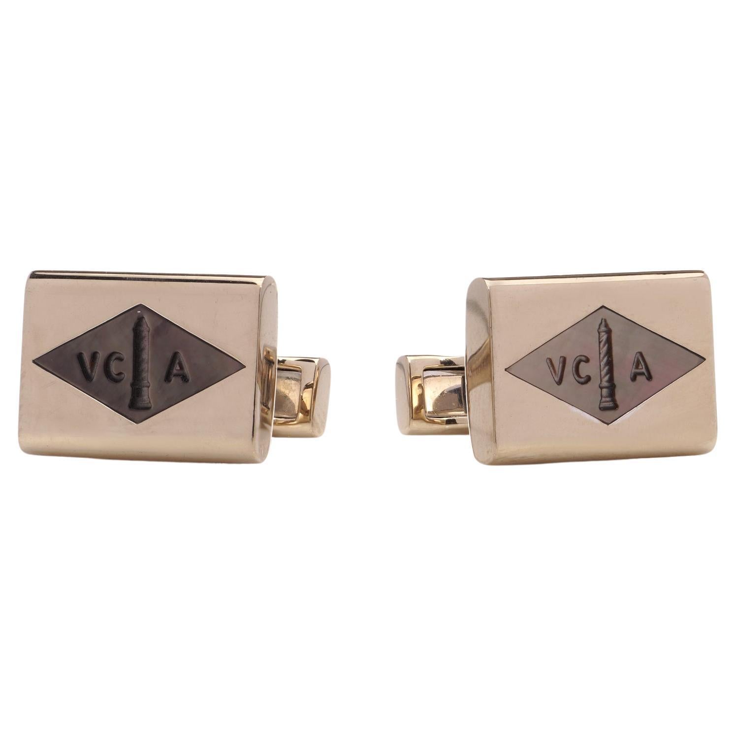 VAN CLEEF & ARPELS 18k gold cufflinks with mother of pearl