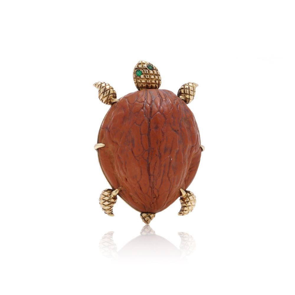 Van Cleef & Arpels 18kt Gold Turtle Brooch with Walnut In Excellent Condition For Sale In Braintree, GB