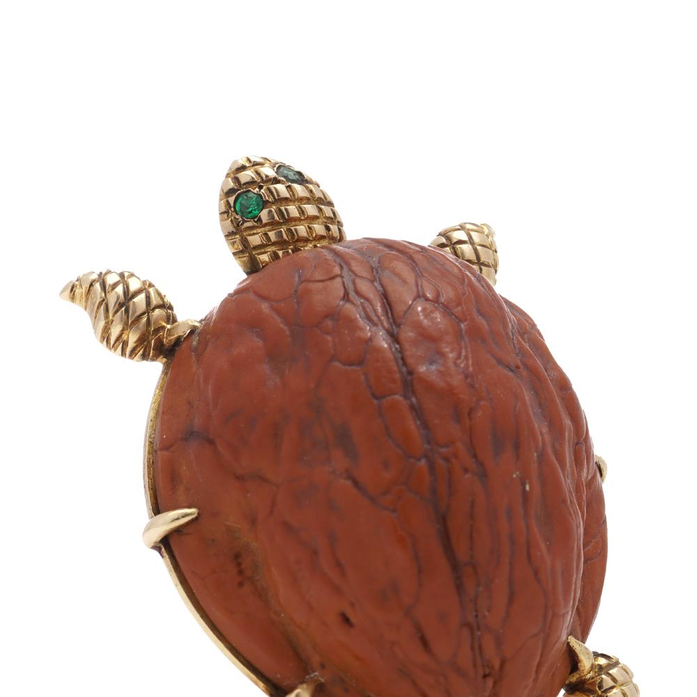 Van Cleef & Arpels 18kt Gold Turtle Brooch with Walnut For Sale 1