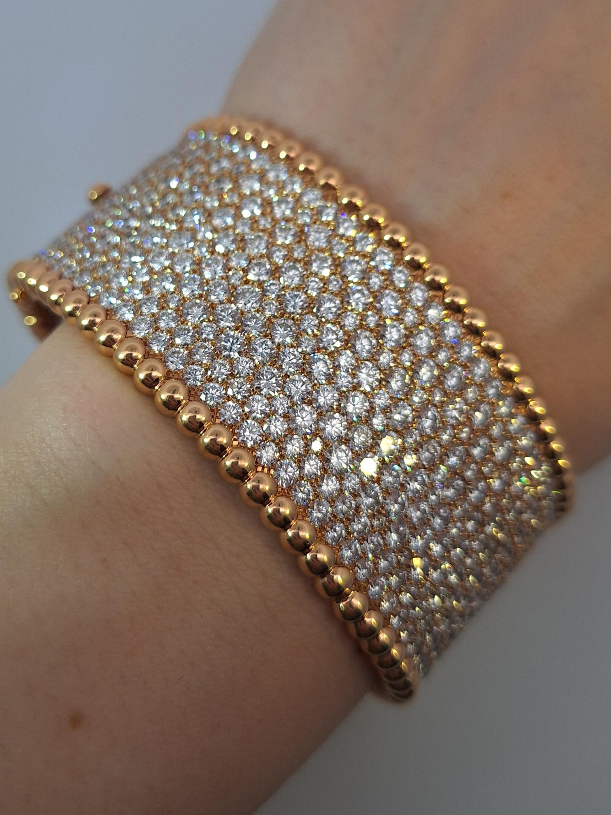 Van Cleef & Arpels Perlee-Armband aus 18 Karat Roségold mit Diamanten im Zustand „Hervorragend“ im Angebot in New York, NY