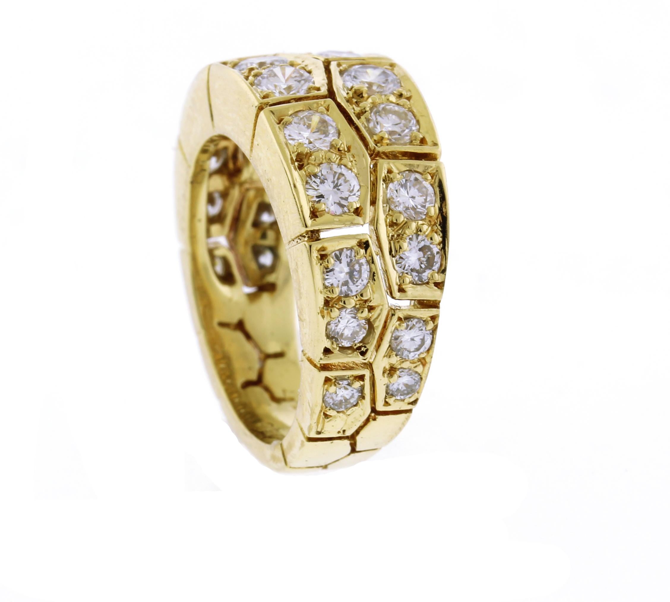 This exquisite Van Cleef & Arpels ring is a testament to timeless elegance and expert craftsmanship. Crafted in France, this ring is made from luxurious 18kt yellow gold, showcasing the brand's dedication to high-quality materials.

Material: 18kt