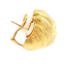 Van Cleef & Arpels 18kt Yellow gold Dome Textured Earrings