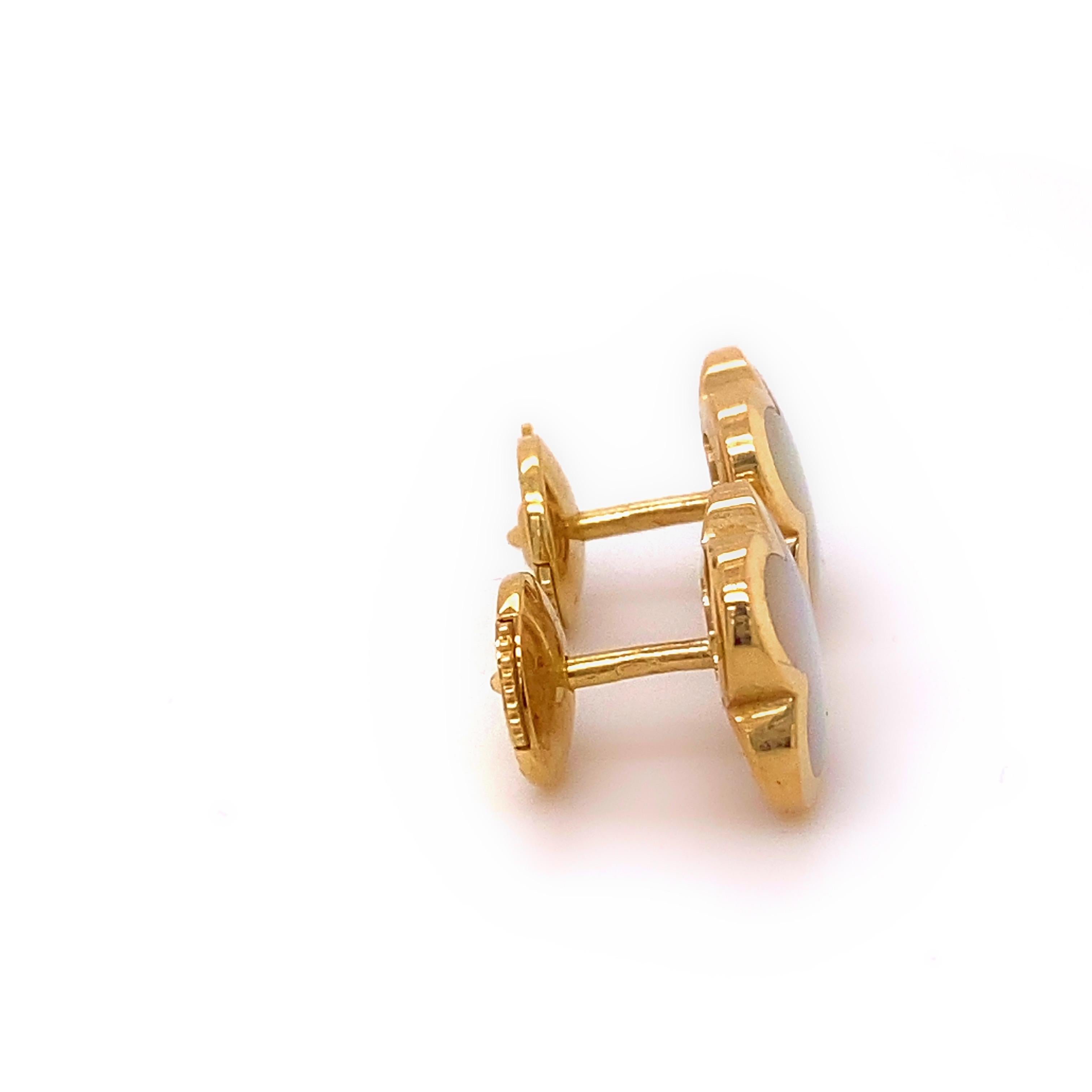 Van Cleef & Arpels: 18 Karat Gelbgold Perlmutt reine Alhambra-Ohrstecker COA 3