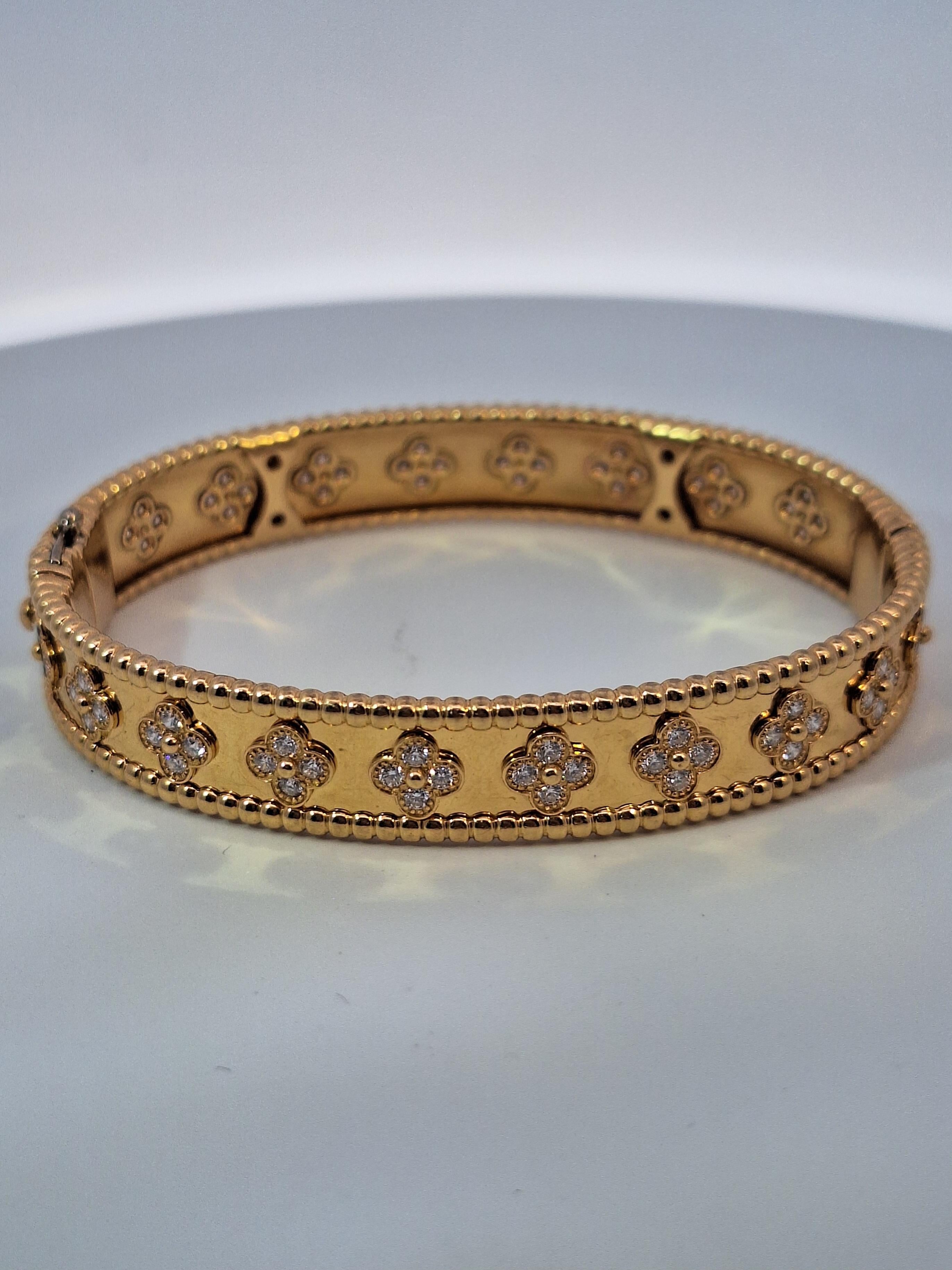 Van Cleef & Arpels 18Kt Yellow Gold Perlee Diamond Bangle Size Medium In Excellent Condition For Sale In New York, NY