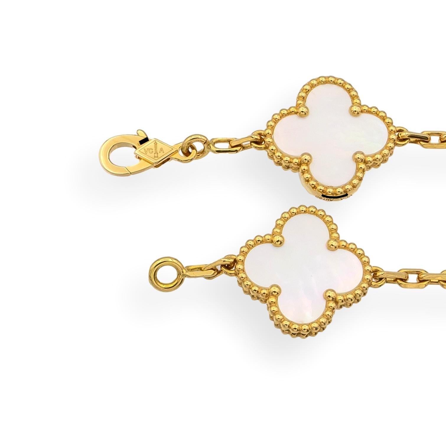 Contemporain Van Cleef & Arpels Bracelet Alhambra 18 carats vintage à 5 motifs MOP, 7