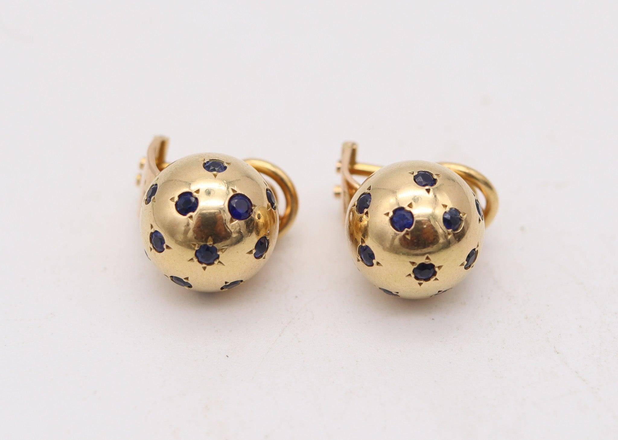 Taglio rotondo VAN CLEEF & ARPELS 1950 Orecchini a perno Celestial Clips in oro 18Kt con zaffiro in vendita