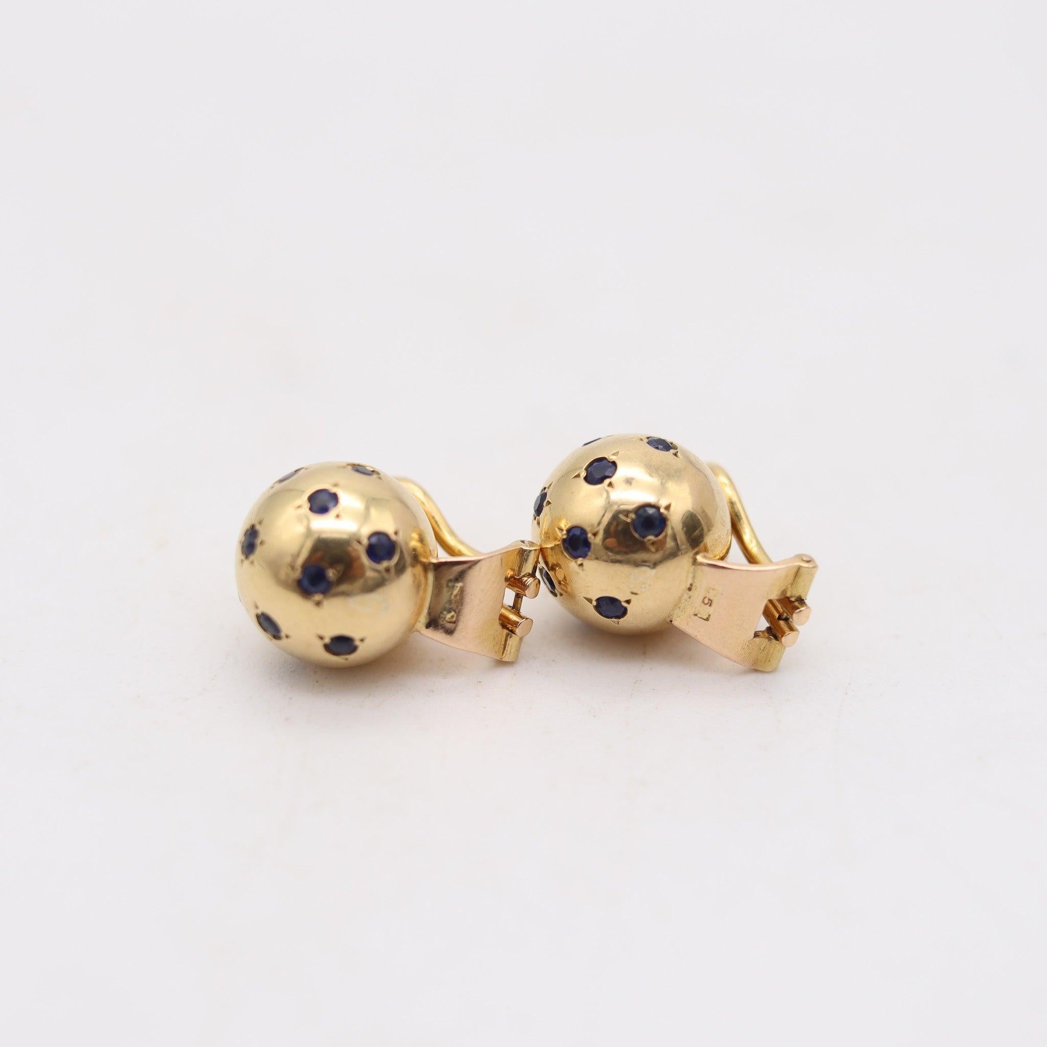 VAN CLEEF & ARPELS 1950 Orecchini a perno Celestial Clips in oro 18Kt con zaffiro In condizioni ottime in vendita a Miami, FL