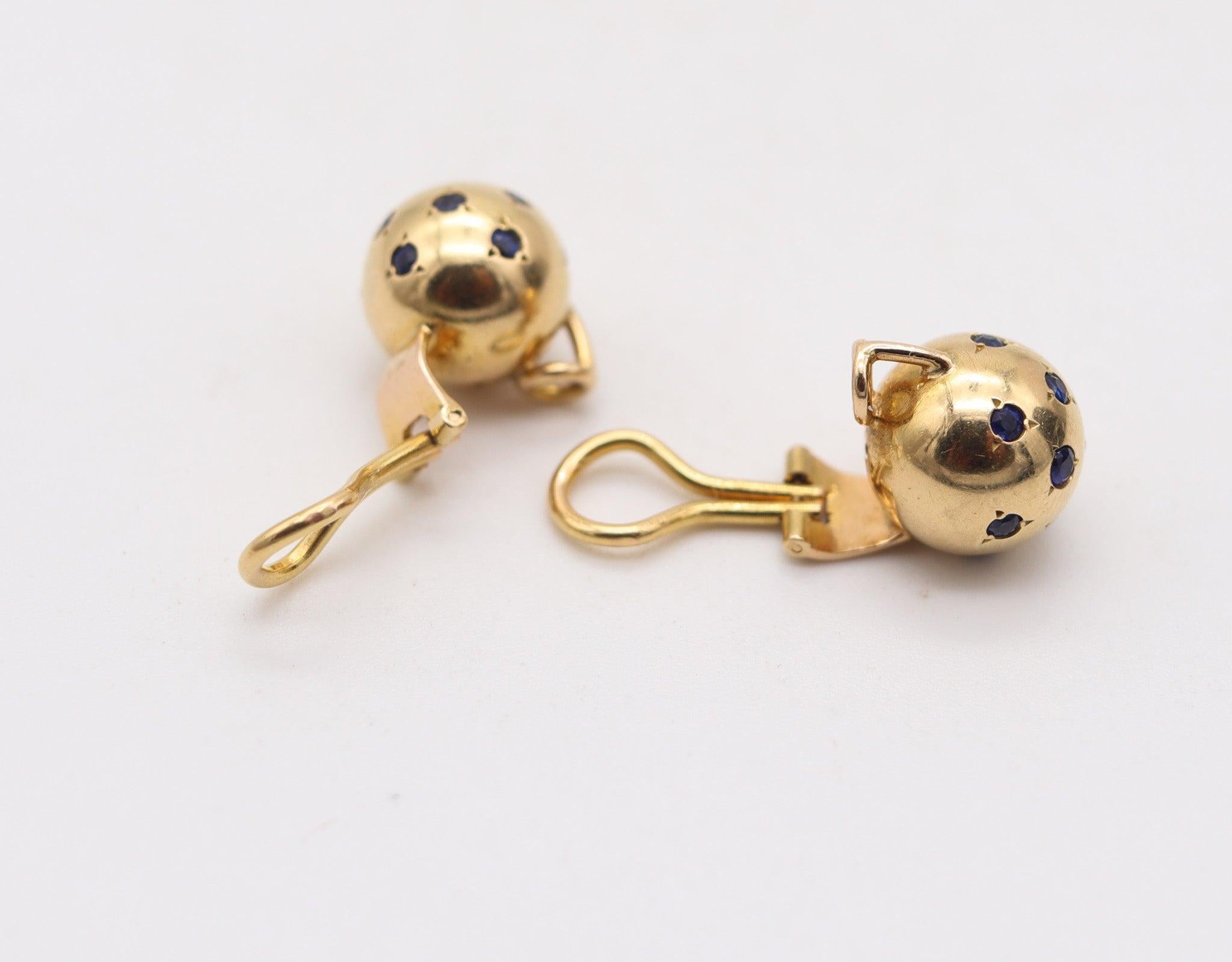 VAN CLEEF & ARPELS 1950 Orecchini a perno Celestial Clips in oro 18Kt con zaffiro in vendita 1