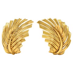 Pendientes vintage Van Cleef & Arpels de oro amarillo de 18 quilates de los años 50 con forma de pluma