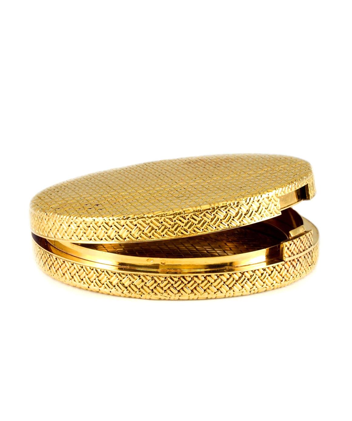 Van Cleef & Arpels 1950s Solid 18 Karat Gold Woven Compact In Excellent Condition In Manchester, NH
