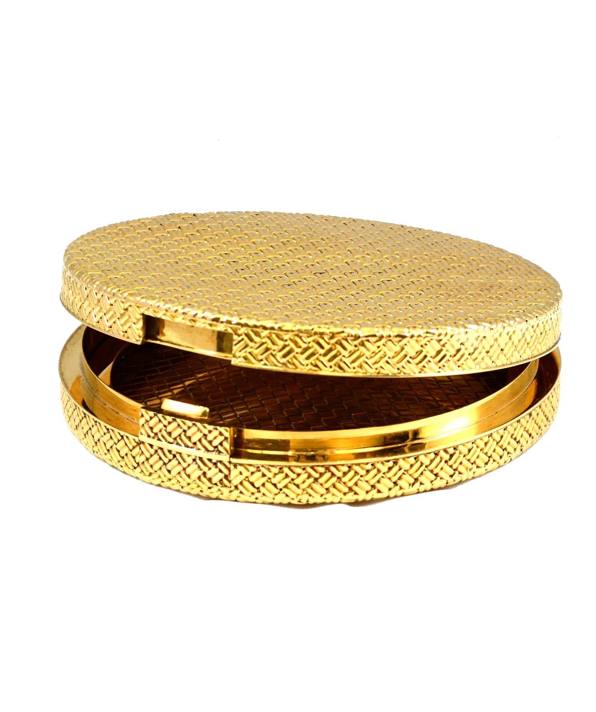 Women's or Men's Van Cleef & Arpels 1950s Solid 18 Karat Gold Woven Compact