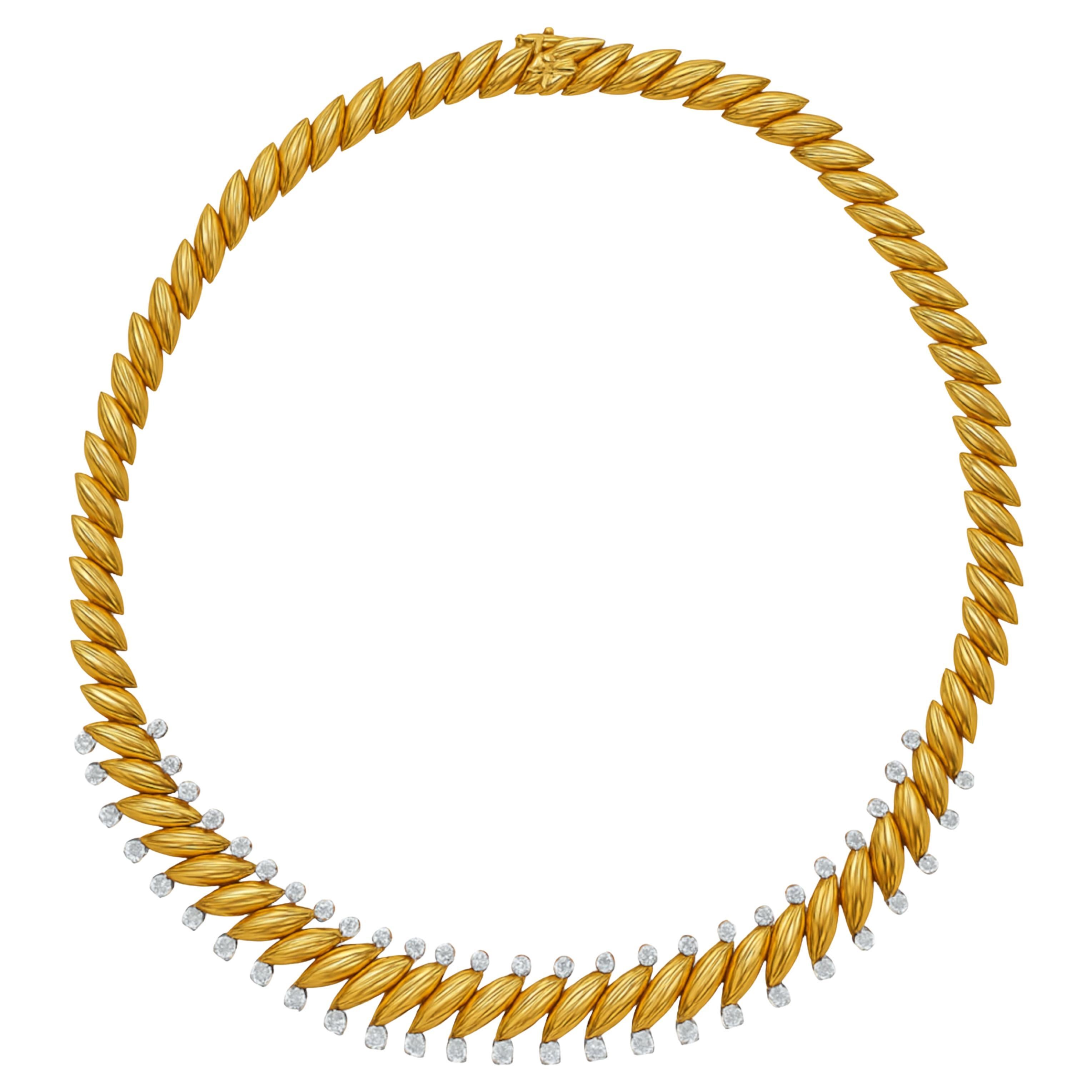 Collana con diamanti Van Cleef & Arpels 1954 in oro giallo 18 carati e platino, con marchio francese.

Magnifica e rara creazione vintage di Van Cleef & Arpels, questa collana risale al 1954 e mette in mostra l'iconica miscela di eleganza senza