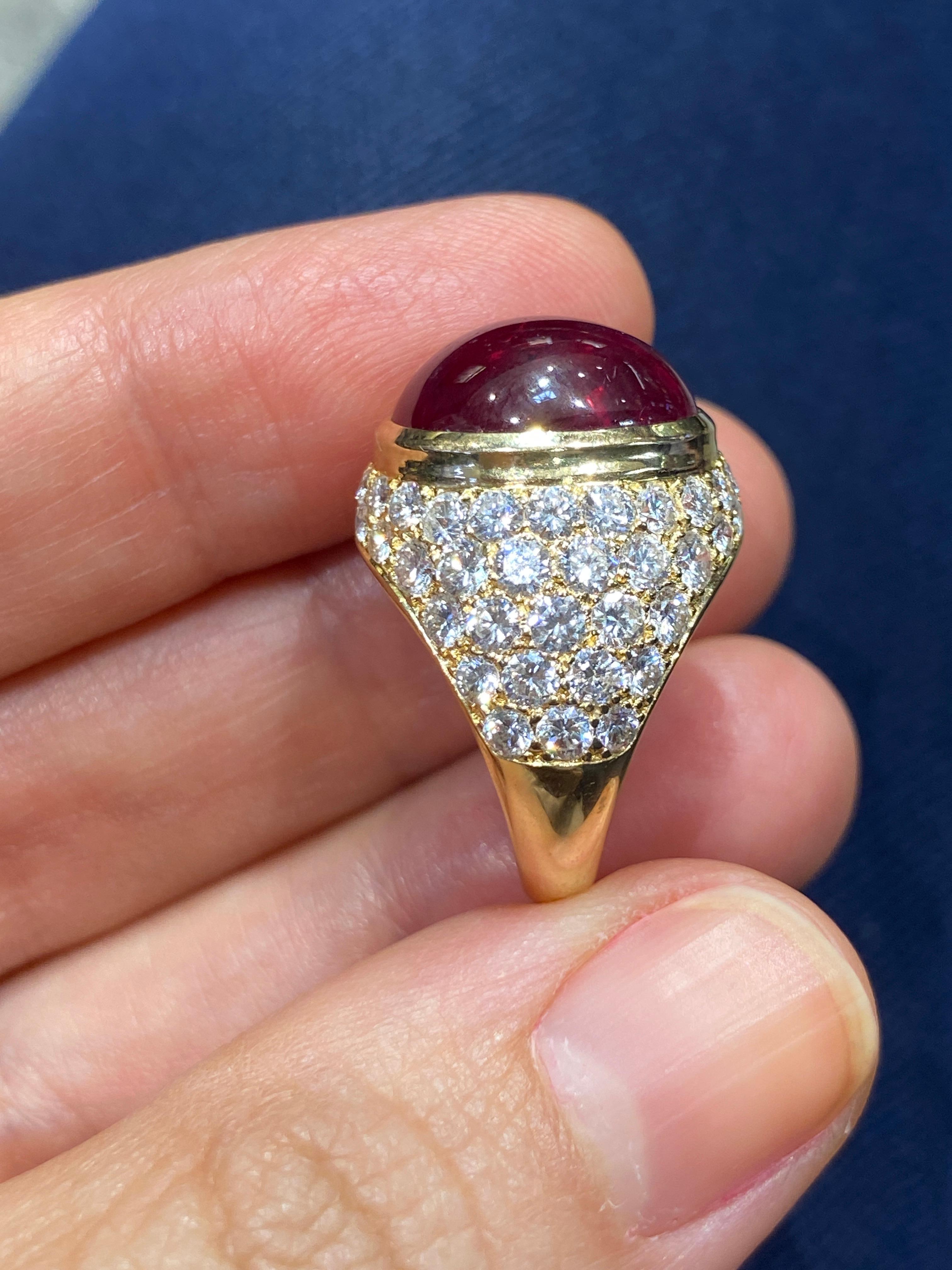 Contemporary Van Cleef & Arpels 1960s 10 carat cabochon ruby ring