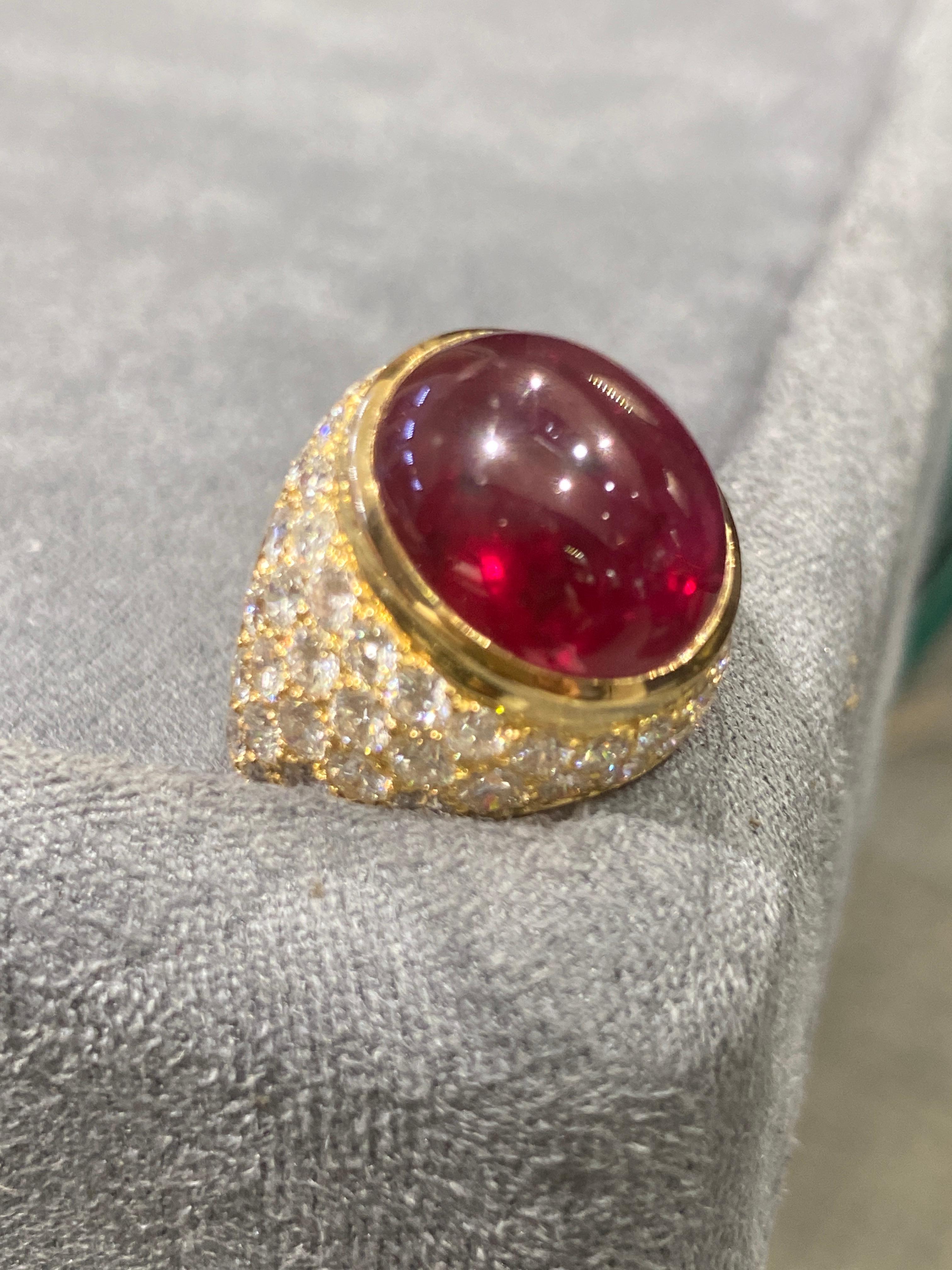 Women's or Men's Van Cleef & Arpels 1960s 10 carat cabochon ruby ring