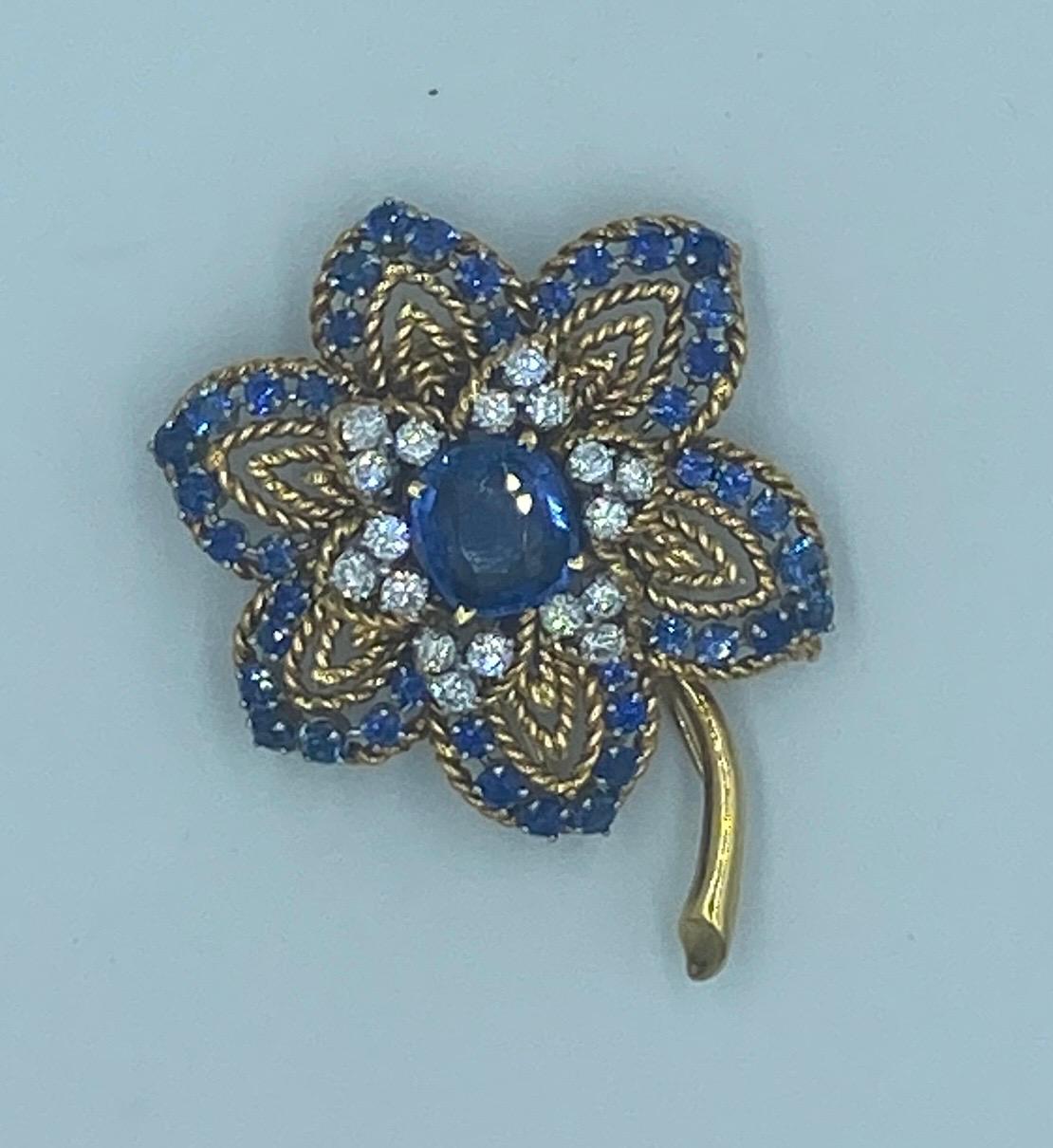 Van Cleef & Arpels 1960s 18 carat gold sapphire and diamond flower brooch For Sale 1