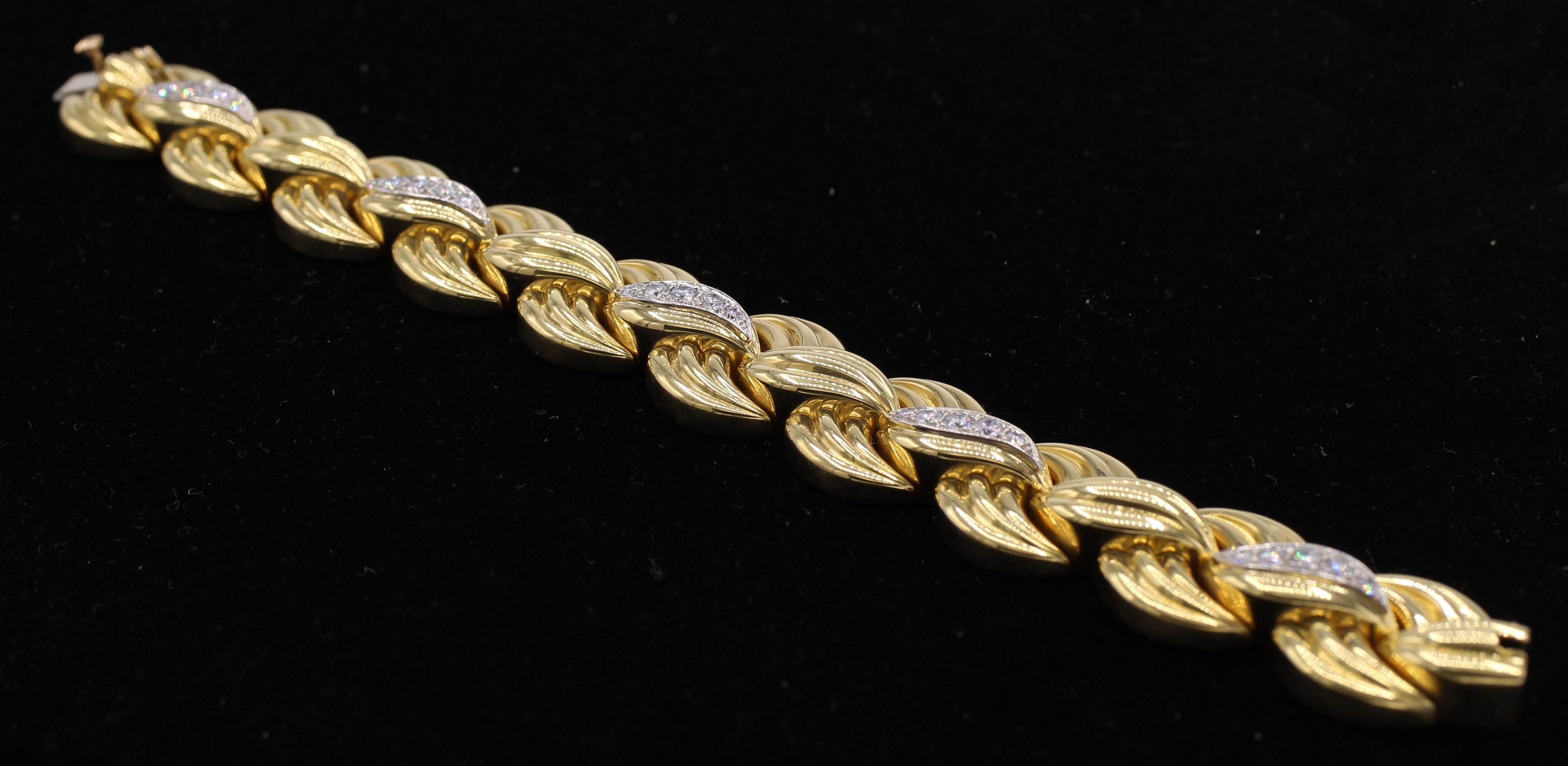 Taille ronde Van Cleef & Arpels Bracelet jaune 18 carats avec diamants des années 1960 en vente