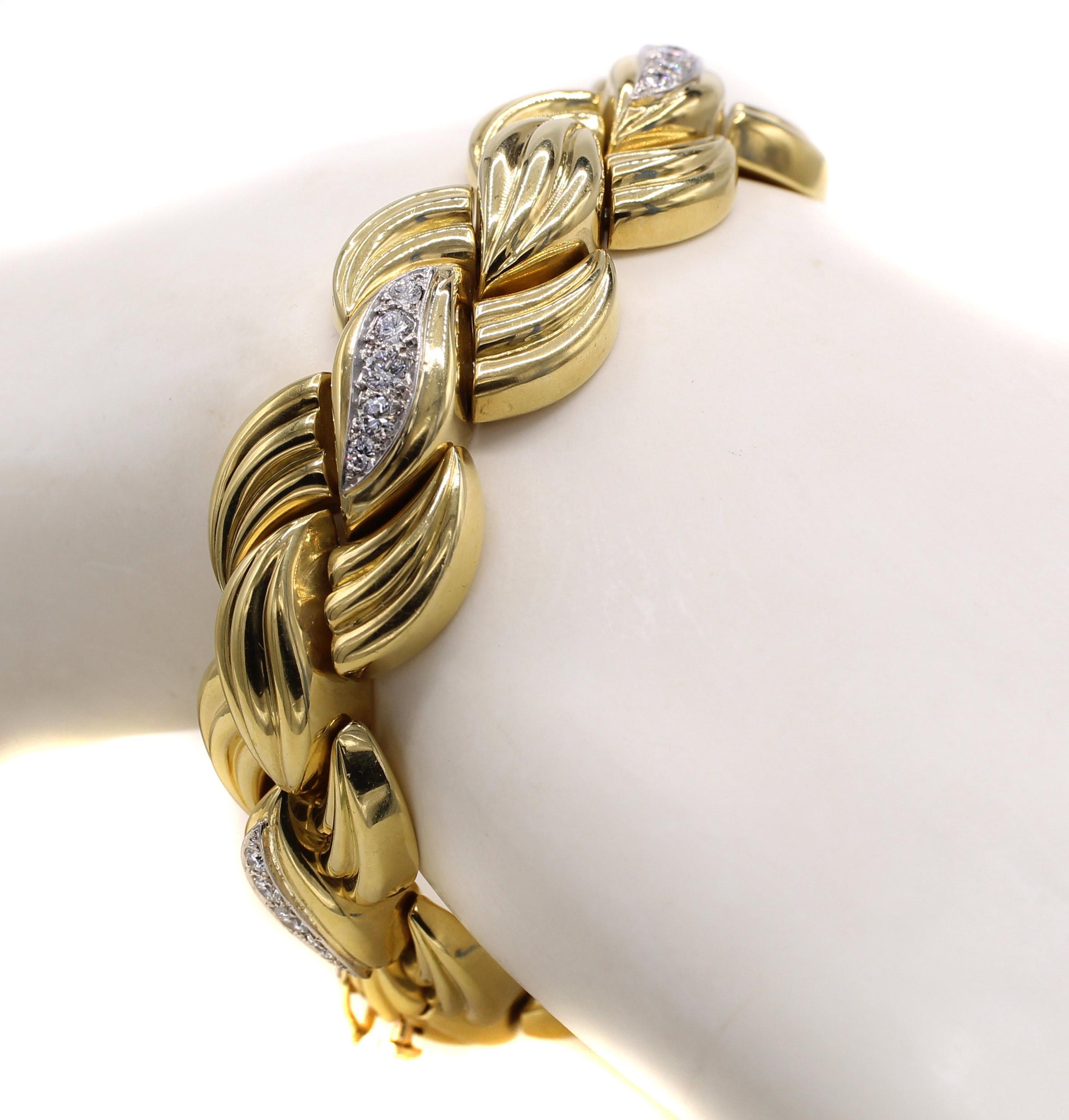 Van Cleef & Arpels Bracelet jaune 18 carats avec diamants des années 1960 Excellent état - En vente à New York, NY