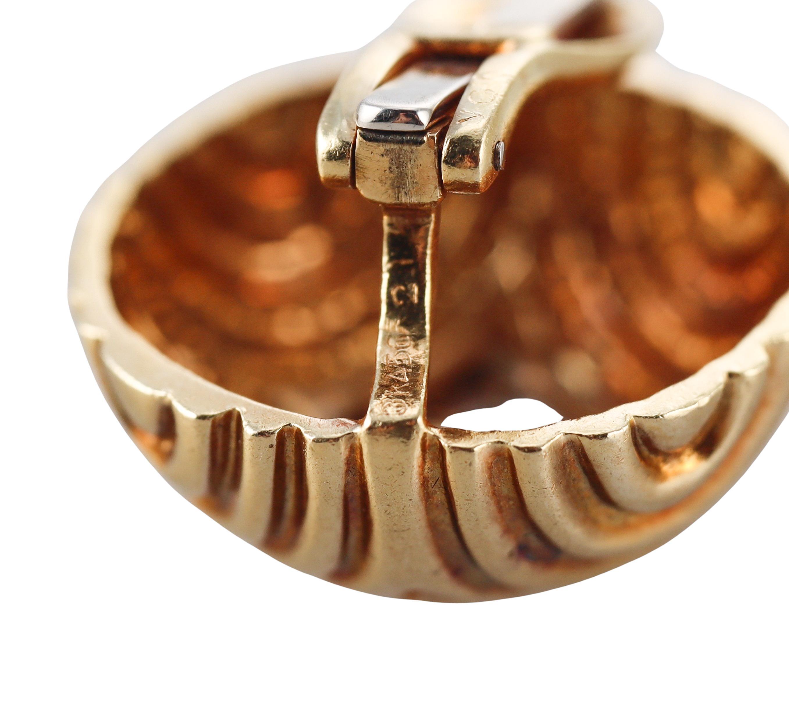 Taille ronde Van Cleef & Arpels Boucles d'oreilles boutons en or 18k et diamants des années 1960 en vente