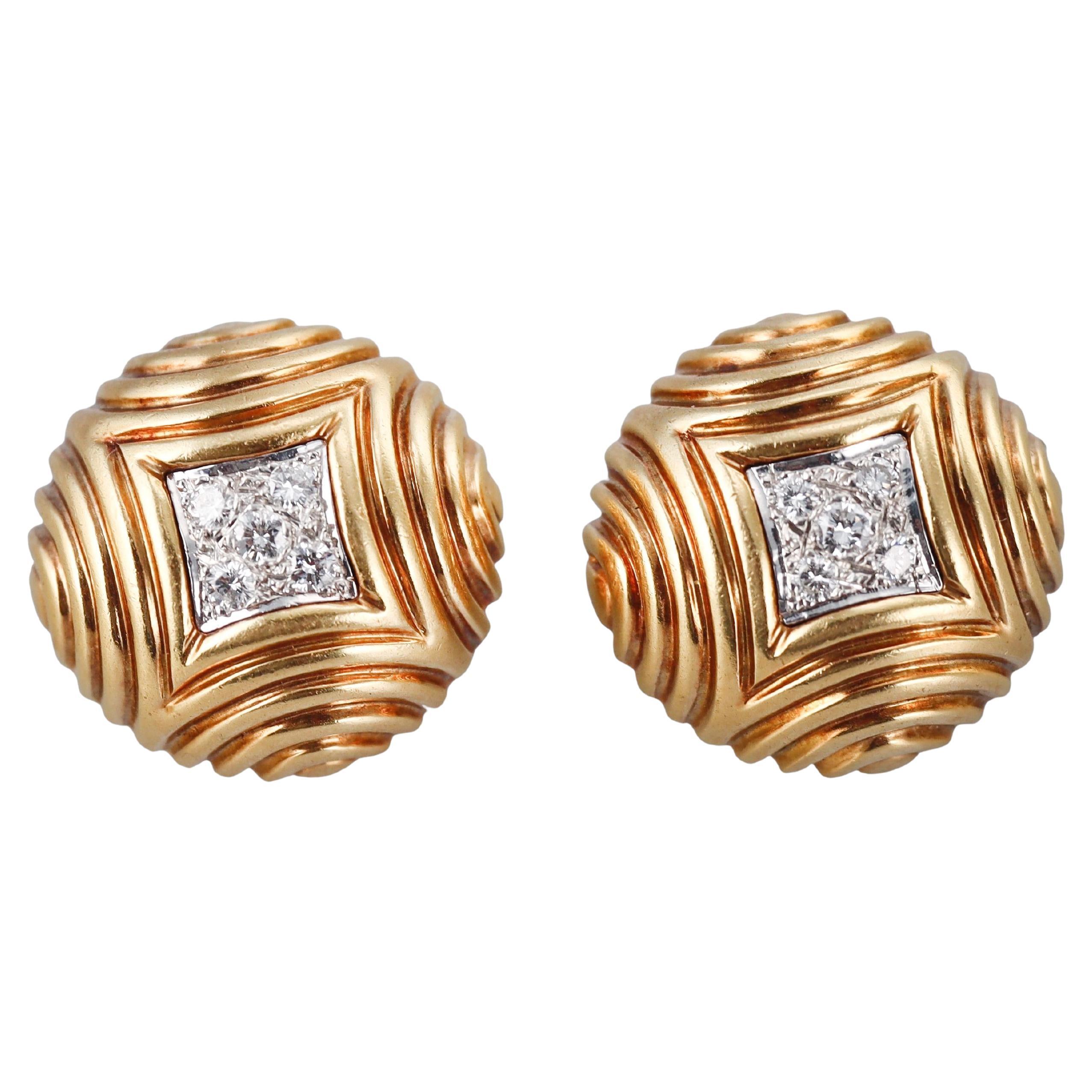 Van Cleef & Arpels Pendientes de botón de oro de 18 quilates con diamantes de los años 60