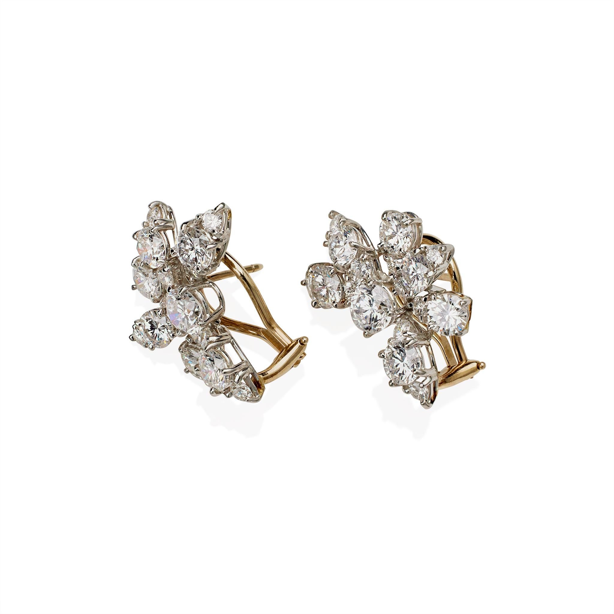Van Cleef & Arpels 1960s Diamond Clip Earrings In Excellent Condition For Sale In New York, NY