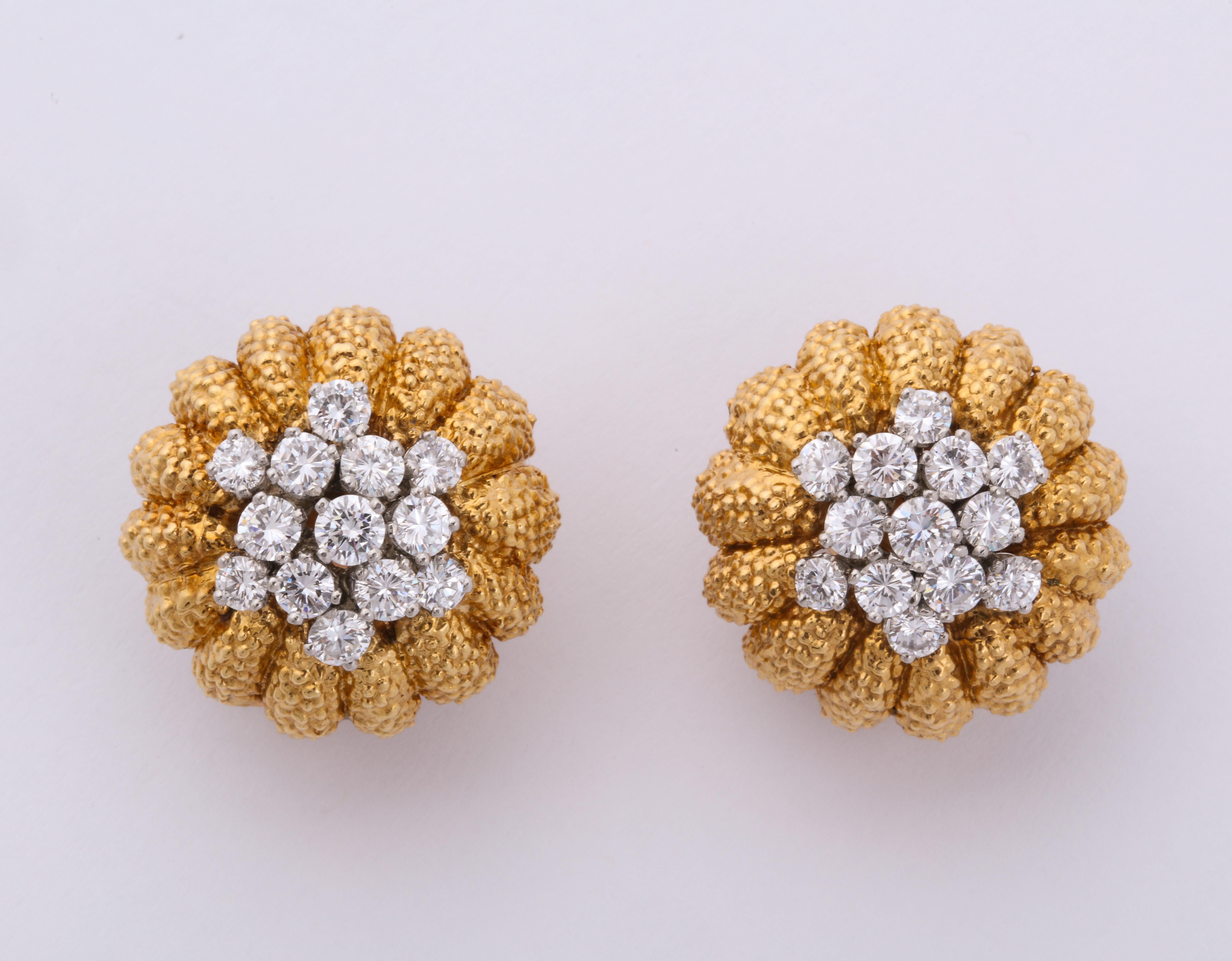 Round Cut Van Cleef & Arpels 1960s Gold and Diamond Pin and Earclips Set