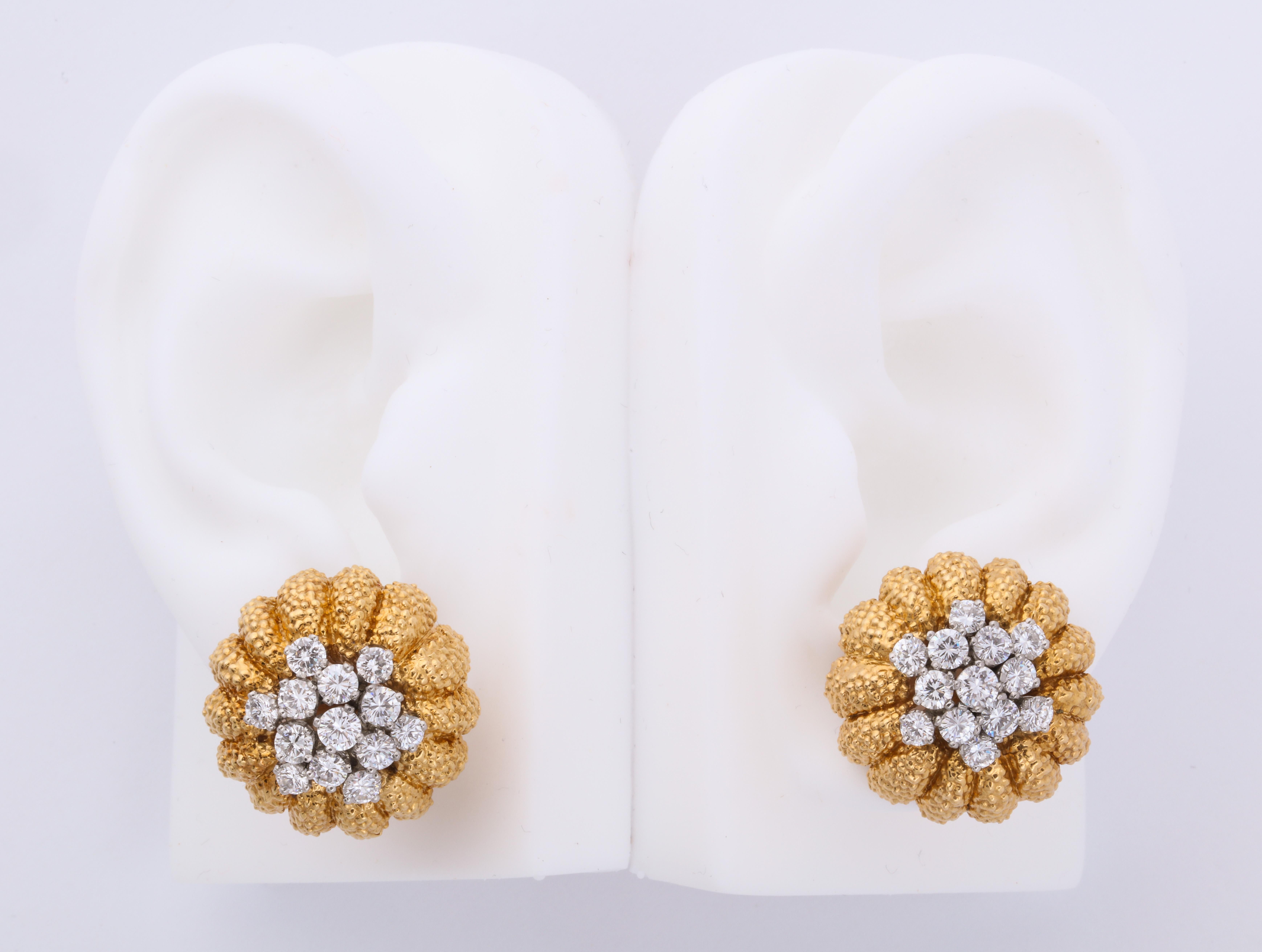 Van Cleef & Arpels 1960s Gold and Diamond Pin and Earclips Set In Excellent Condition In Bal Harbour, FL