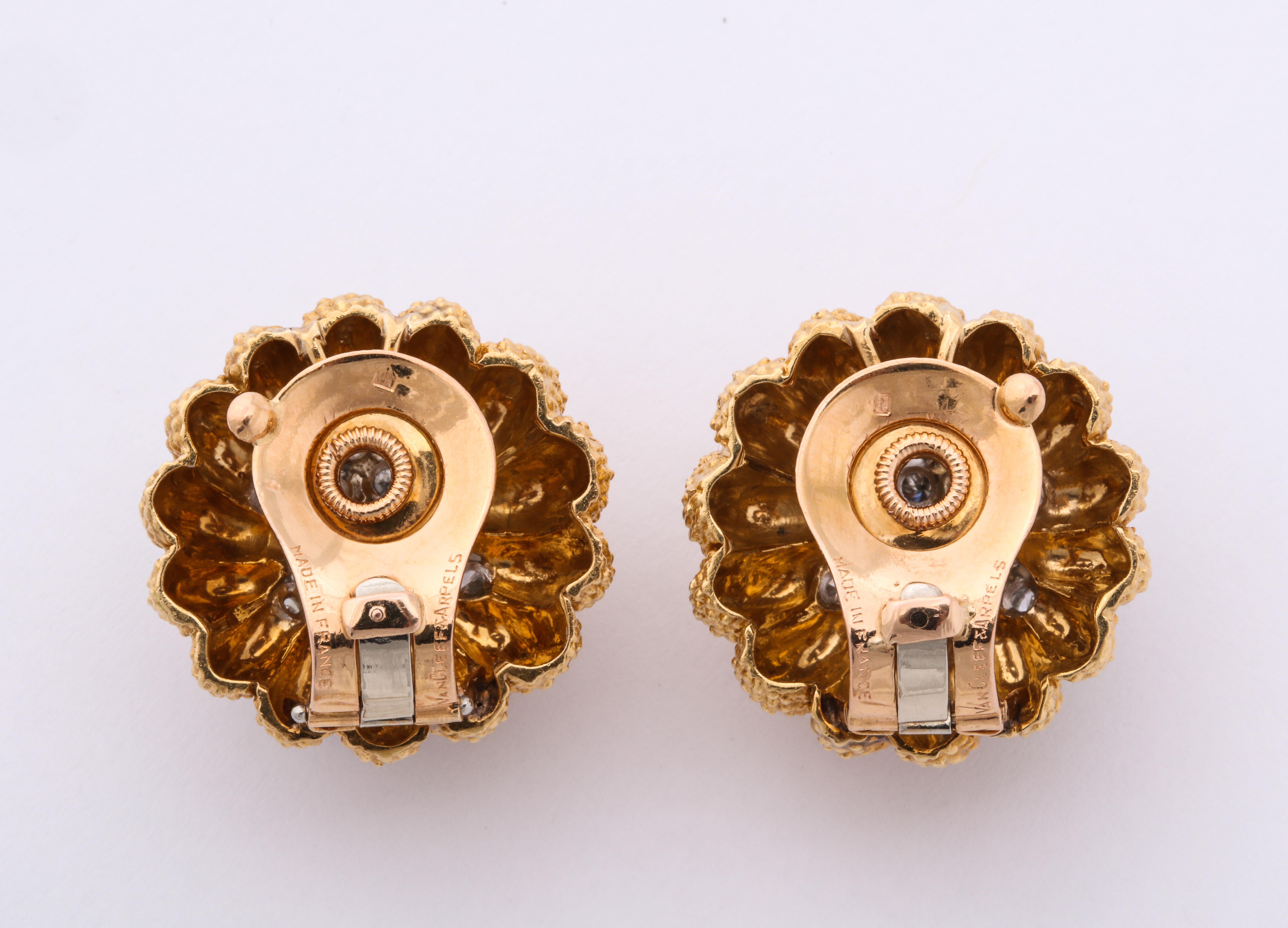 Van Cleef & Arpels 1960s Gold and Diamond Pin and Earclips Set 2