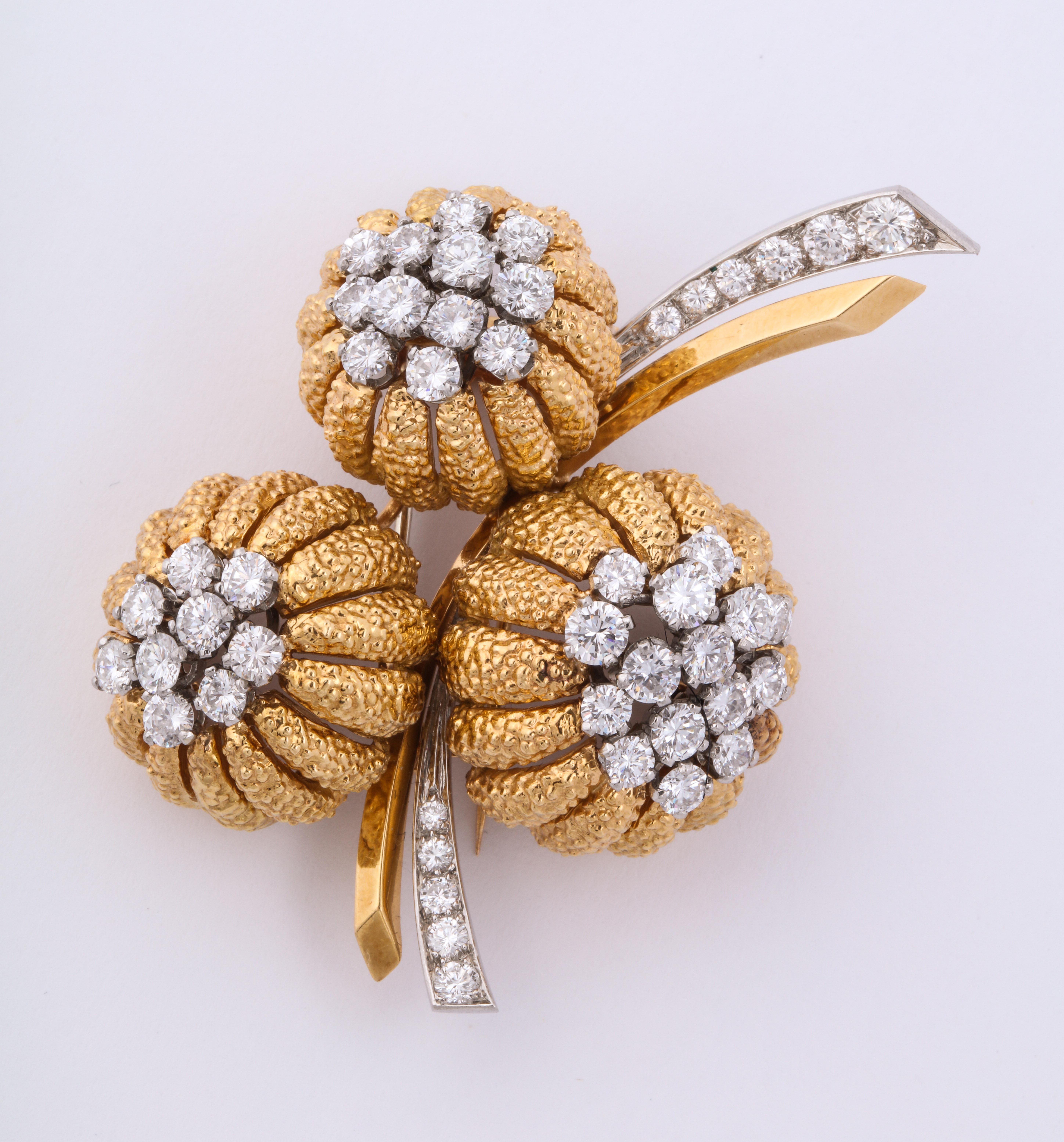 Van Cleef & Arpels 1960s Gold and Diamond Pin and Earclips Set 3